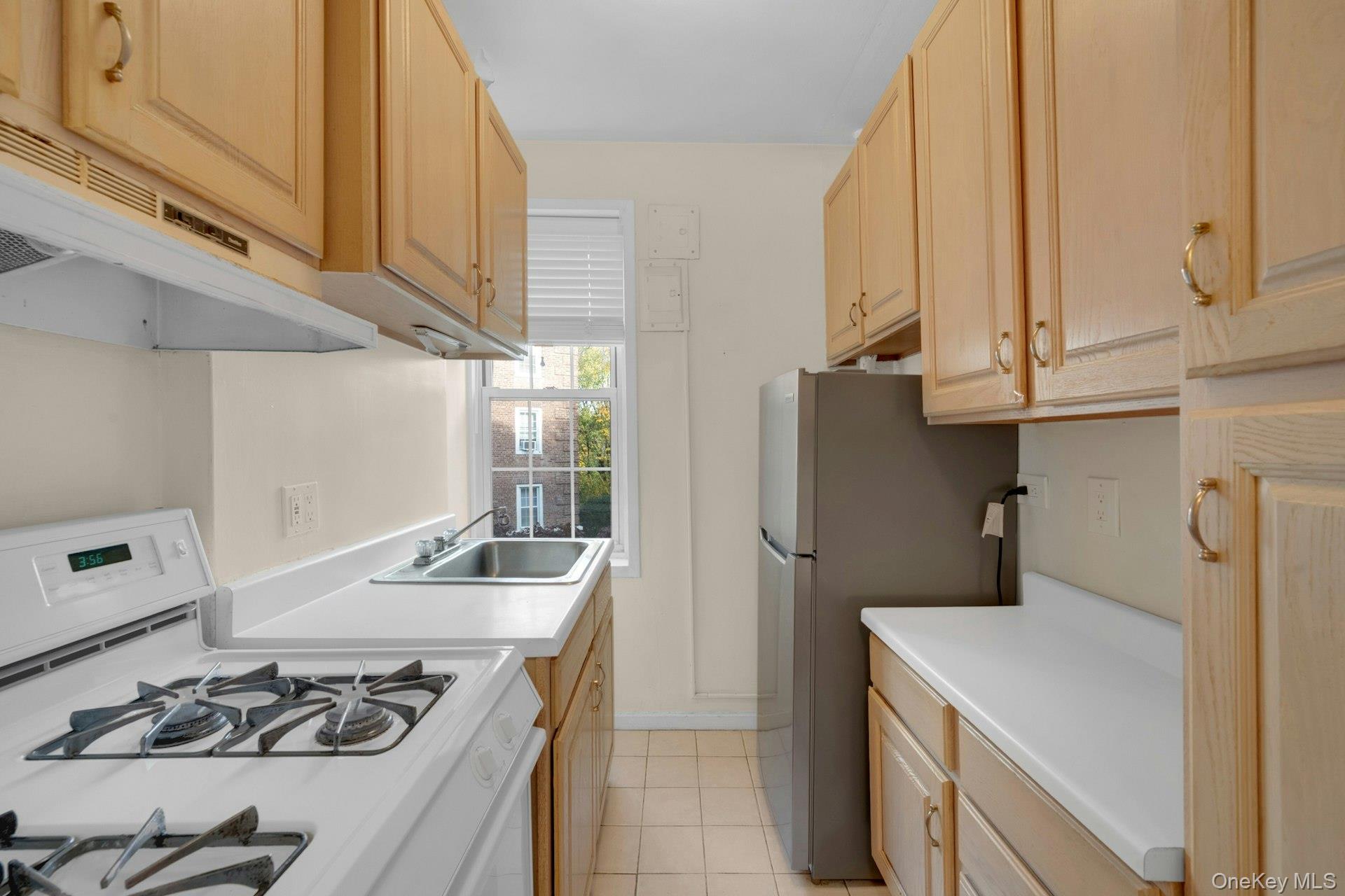 5 Midland Gardens # 3M, Bronxville, NY 10708