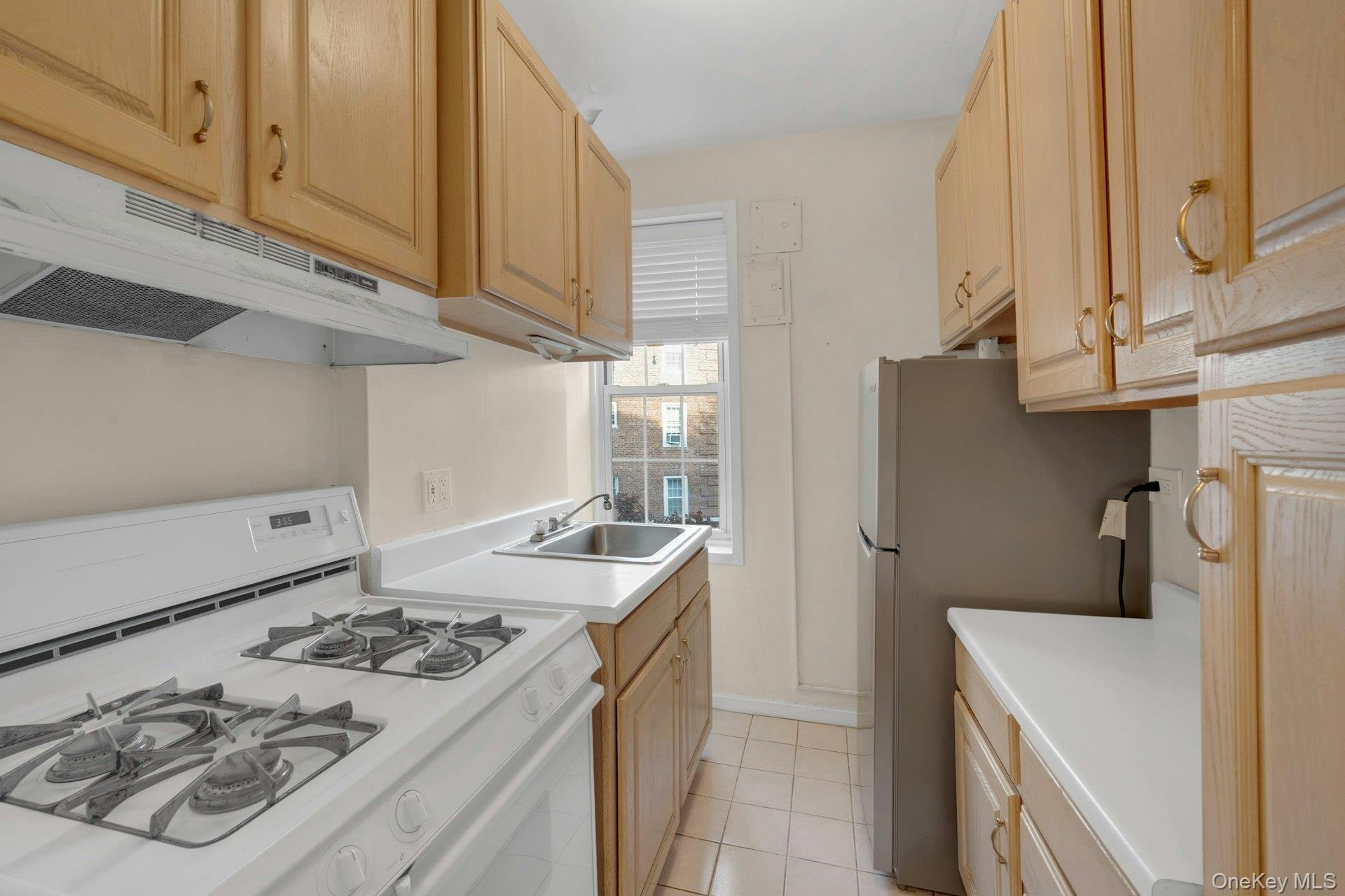 5 Midland Gardens # 3M, Bronxville, NY 10708