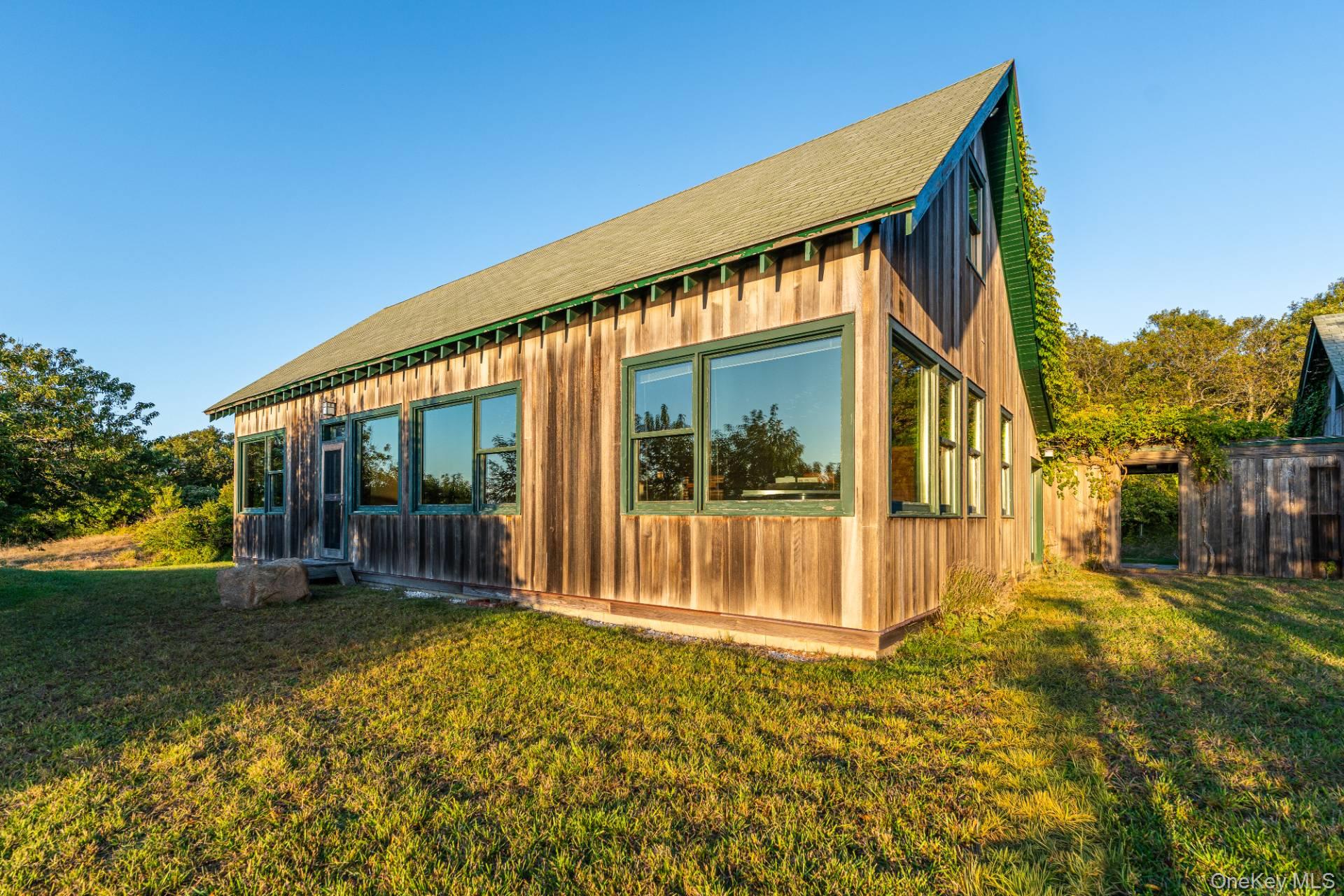 East Marion, NY 11939