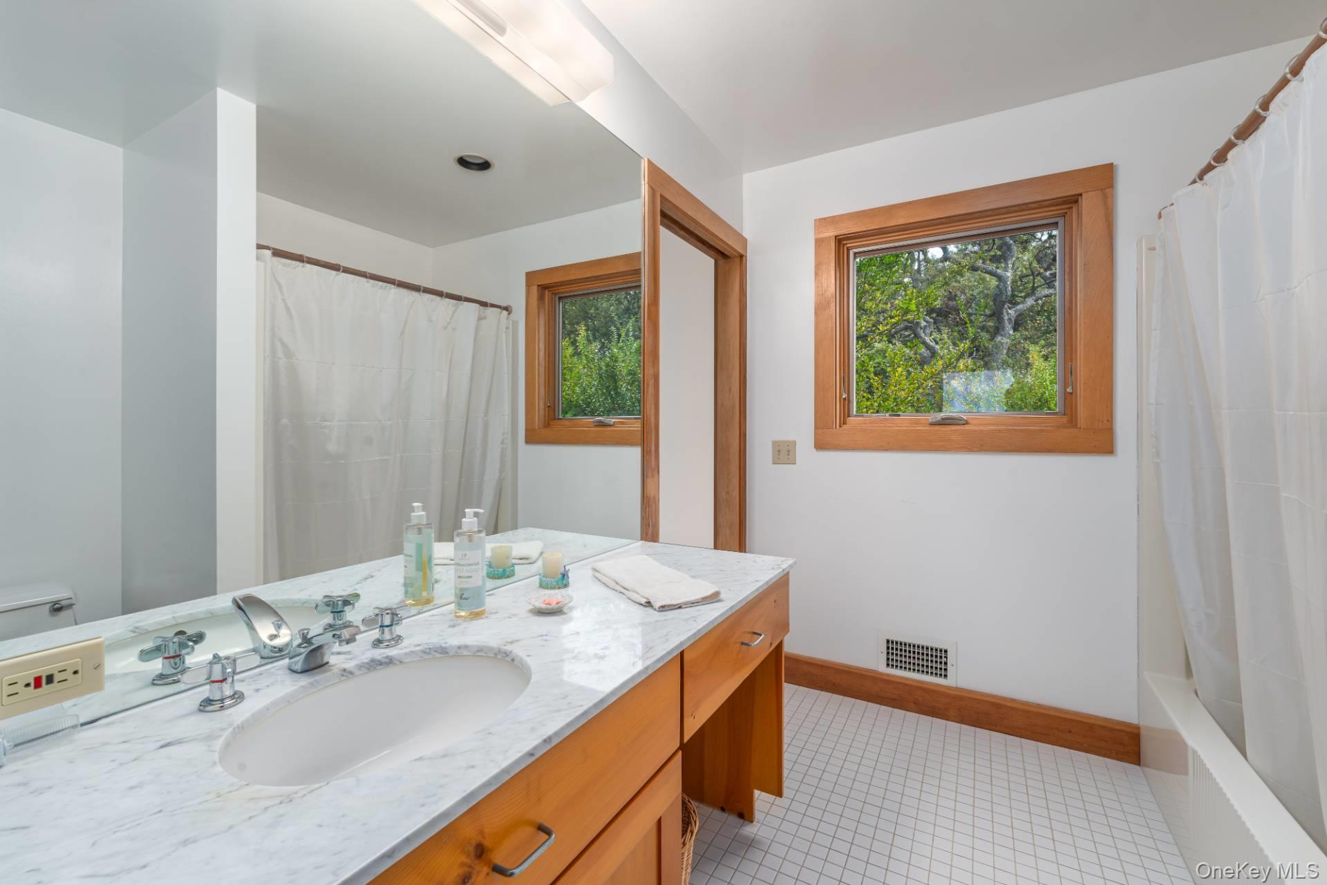 East Marion, NY 11939