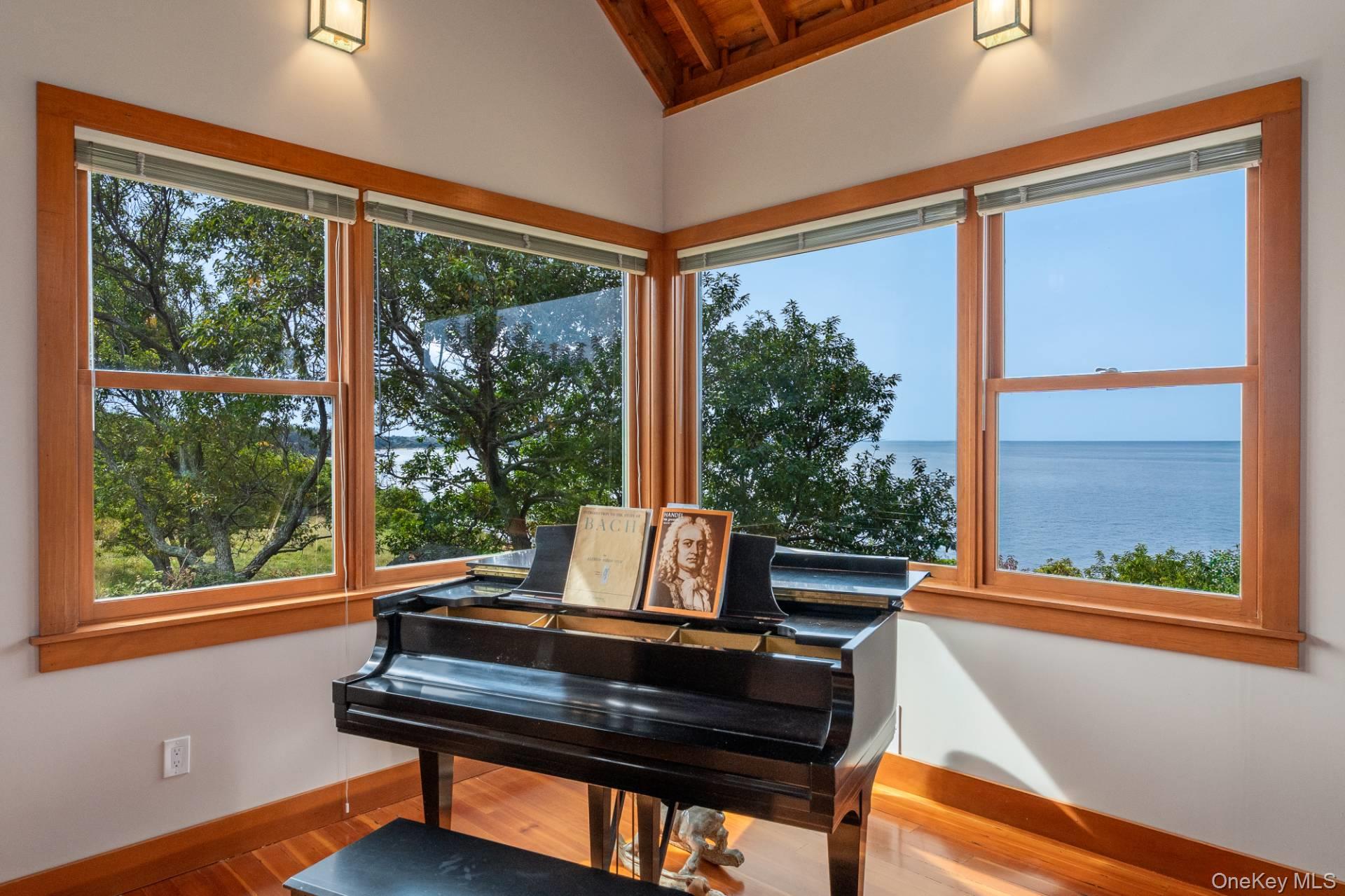 East Marion, NY 11939