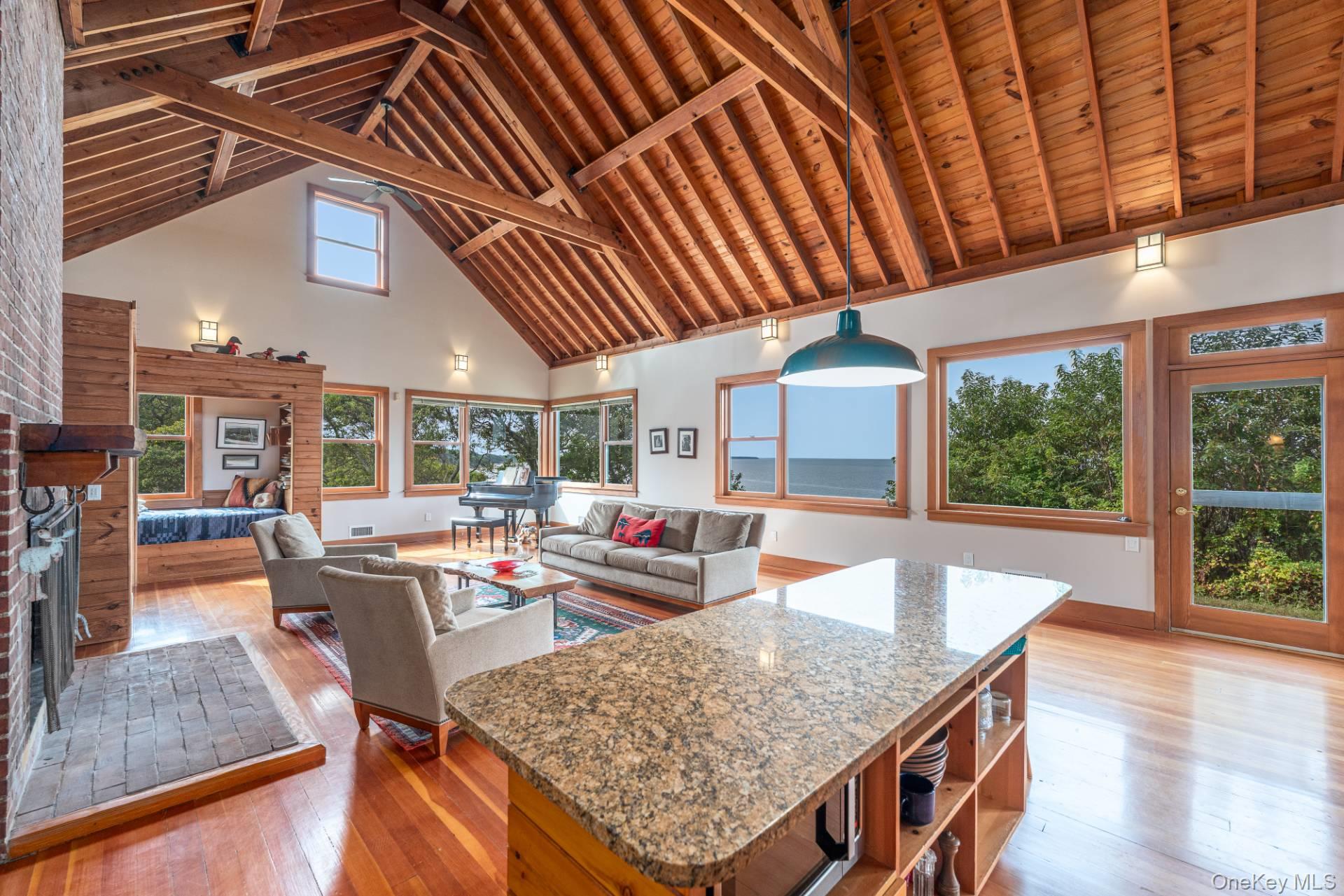 East Marion, NY 11939