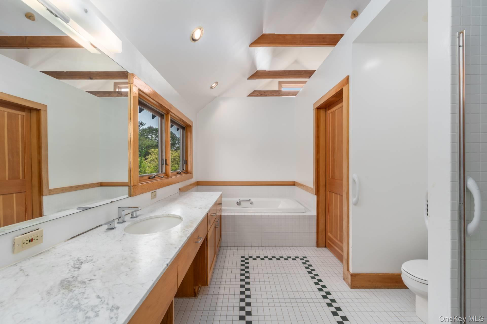 East Marion, NY 11939