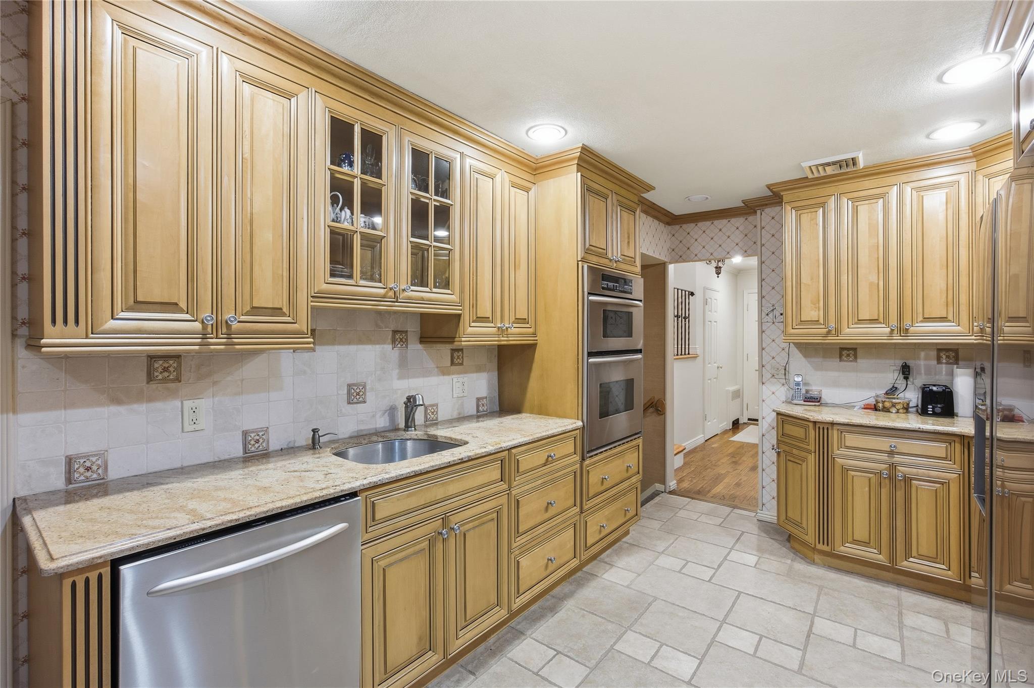 7 Judith Street, Plainview, NY 11803