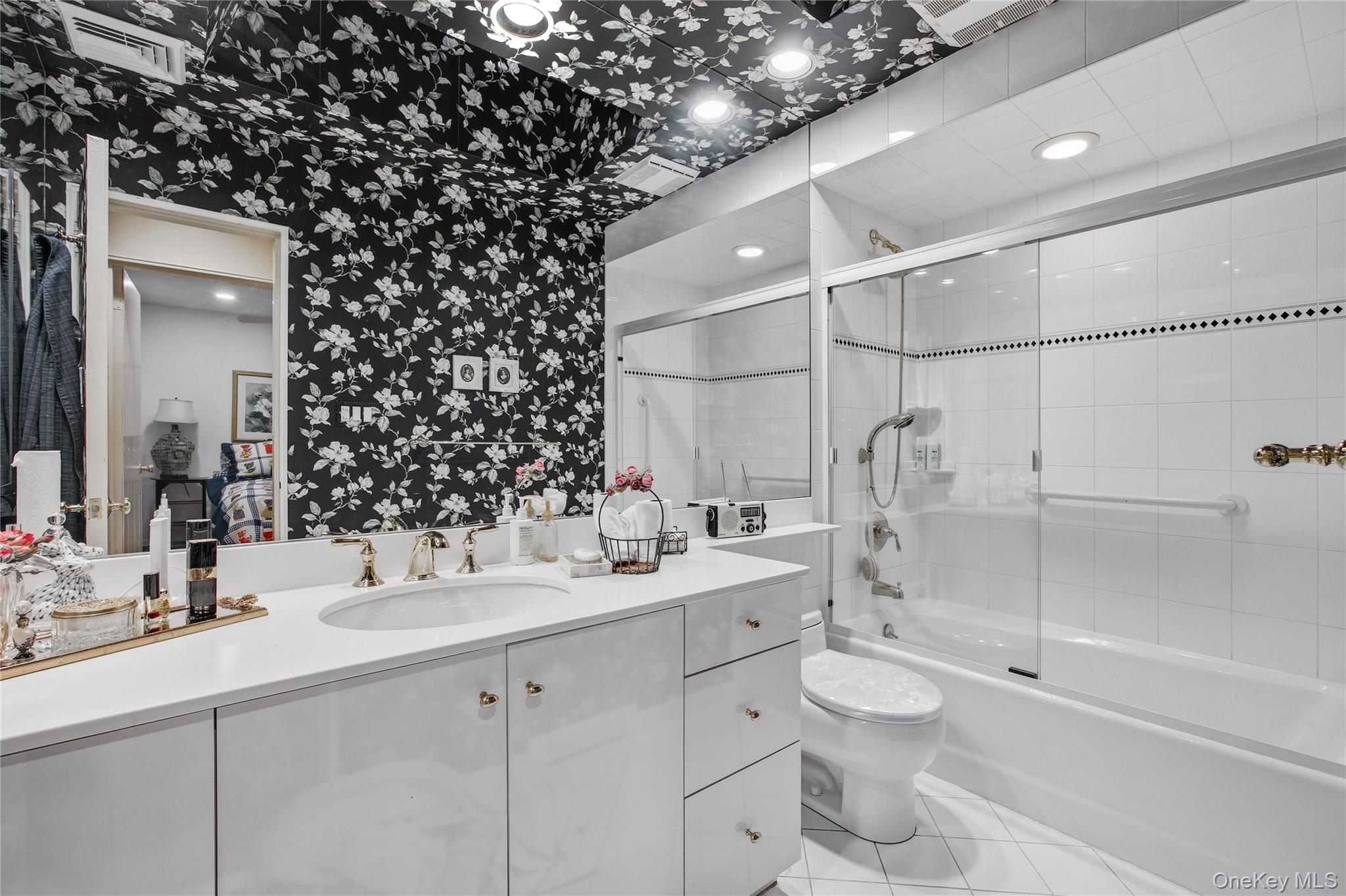 7 Judith Street, Plainview, NY 11803