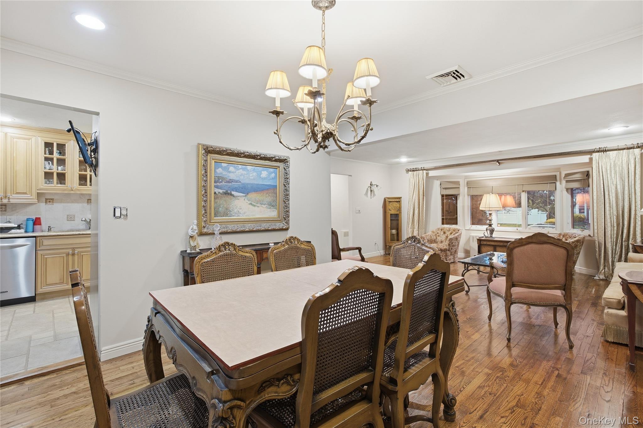 7 Judith Street, Plainview, NY 11803