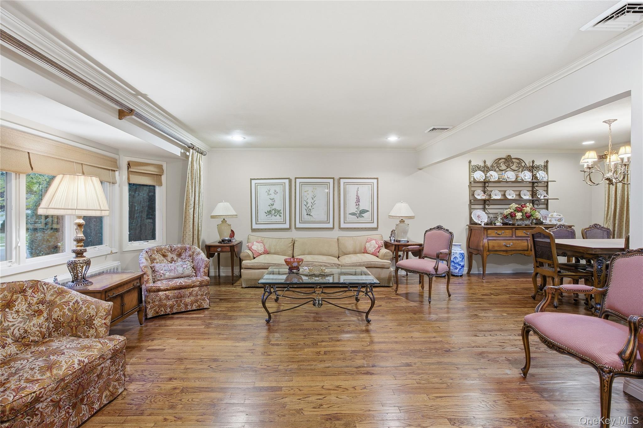 7 Judith Street, Plainview, NY 11803