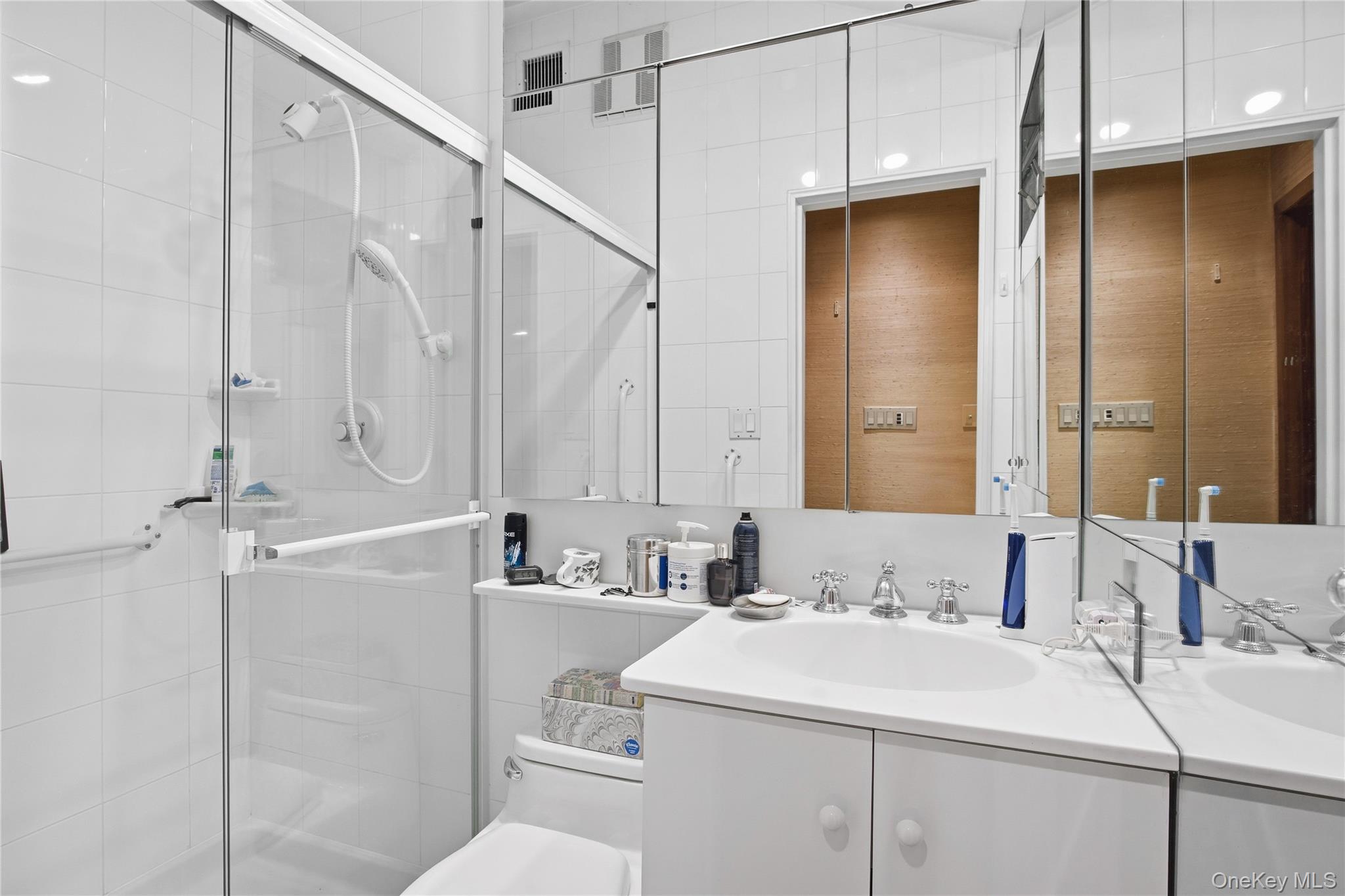 7 Judith Street, Plainview, NY 11803