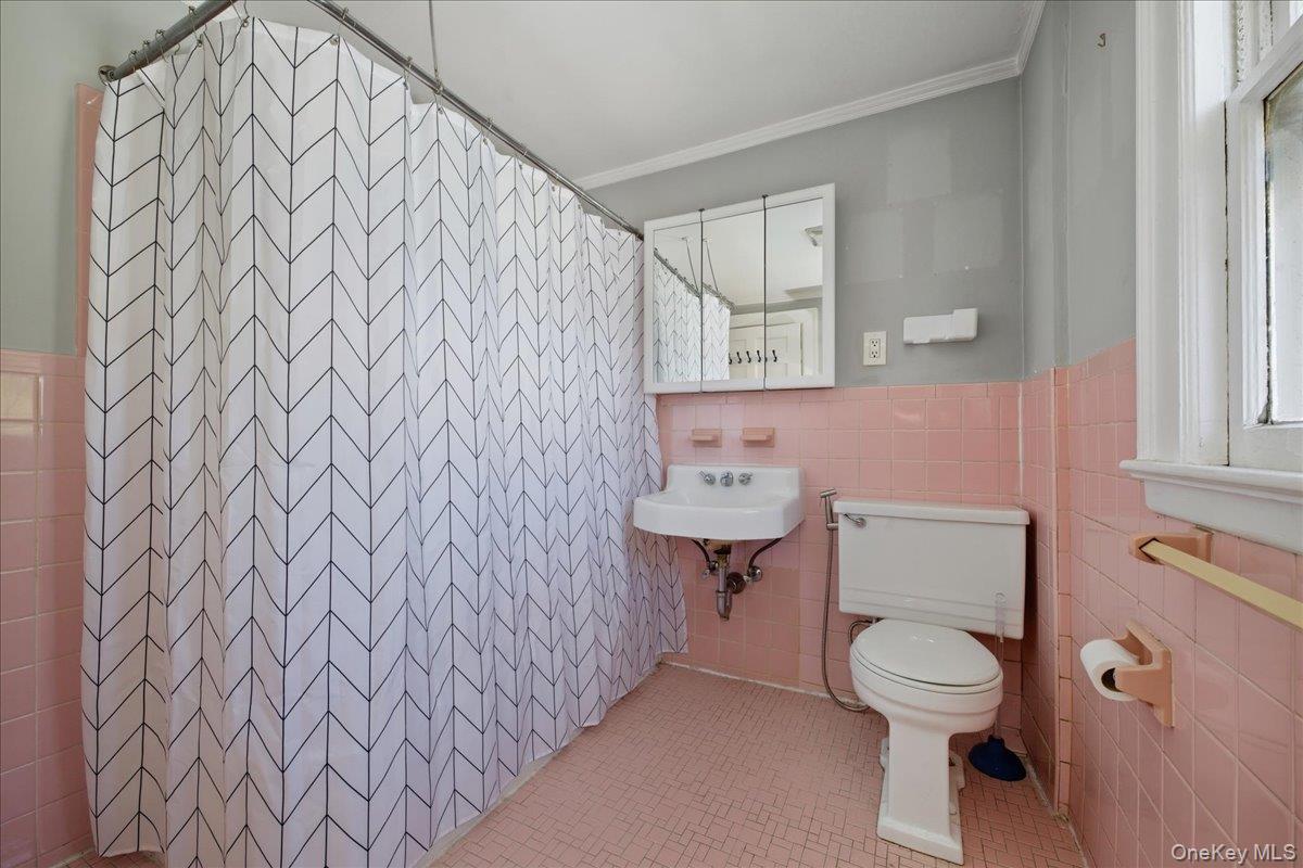 84 2nd Street # 80, Mineola, NY 11501