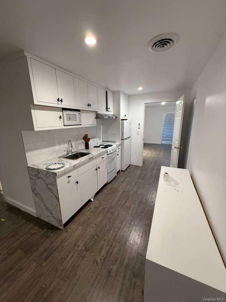 Hampton Bays, NY 11946