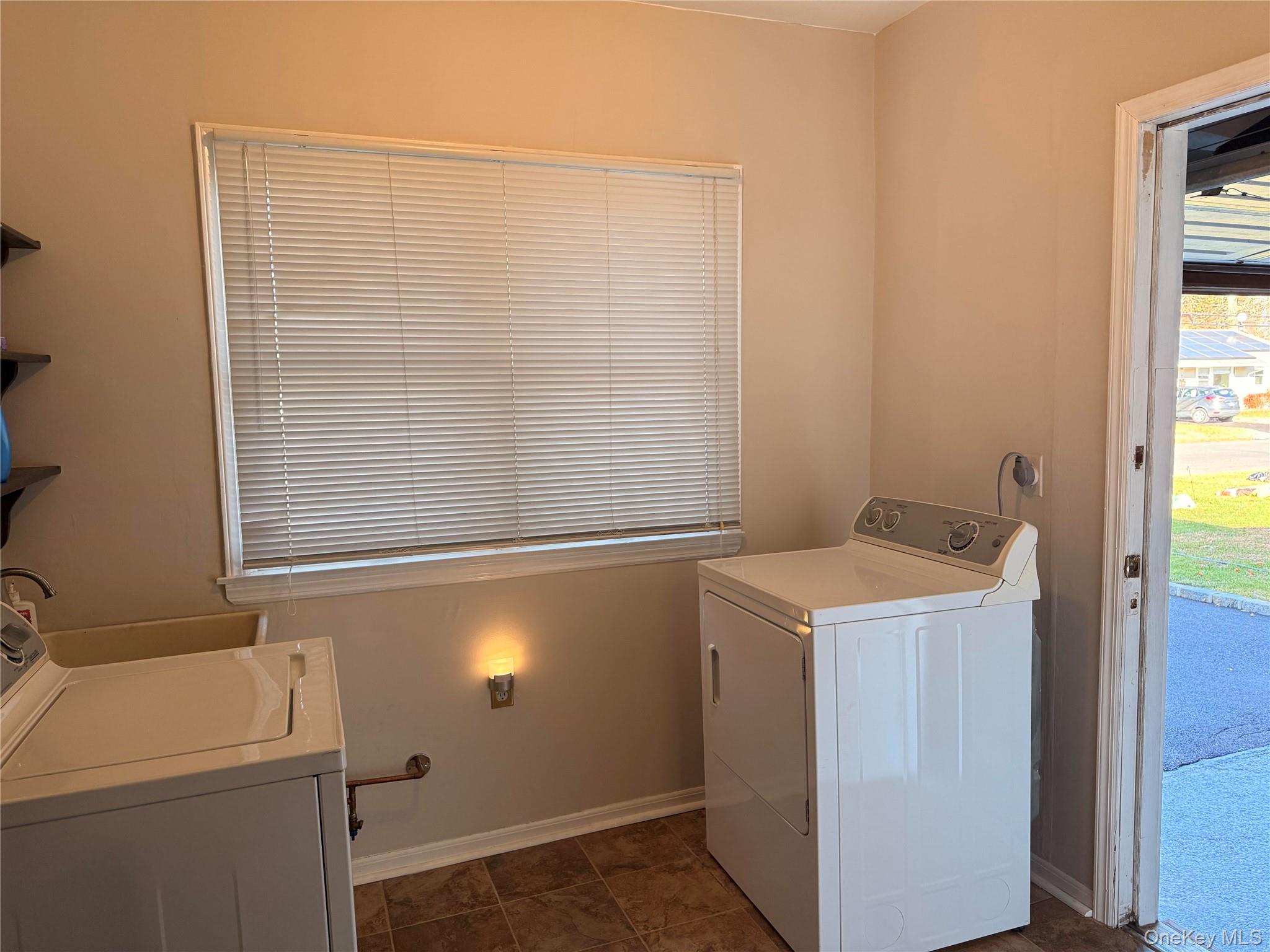 10 Armell Street, Huntington Station, NY 11746