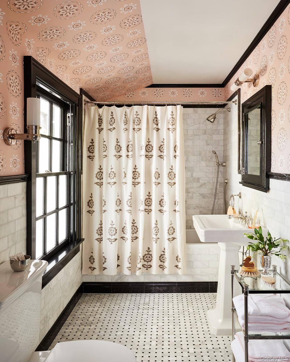 86 Pondfield Road W, Bronxville, NY 10708