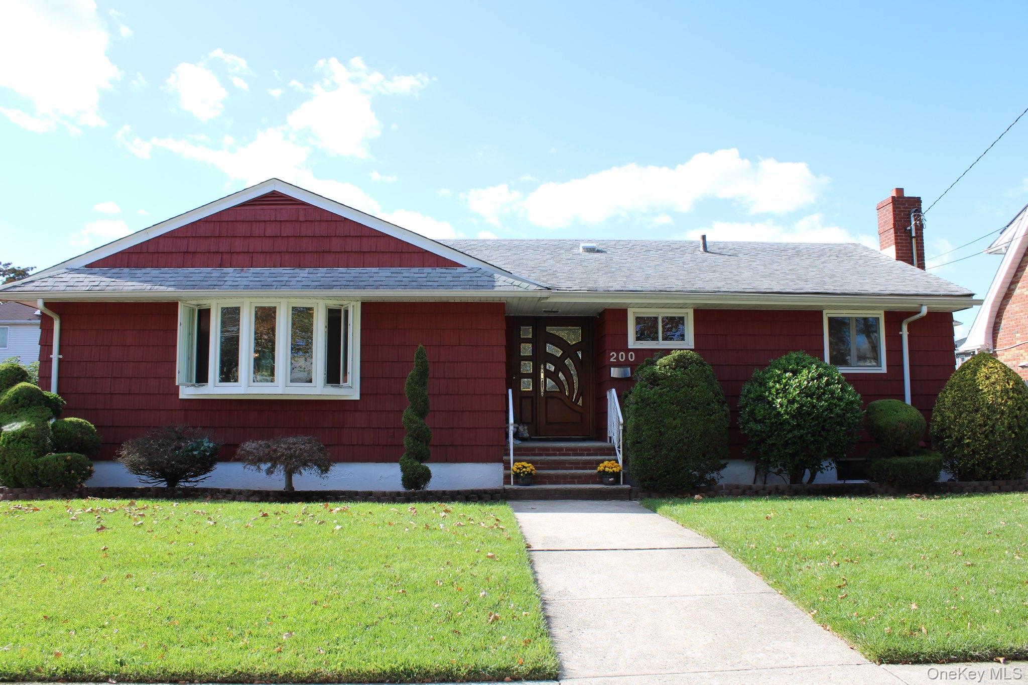 200 Mallory Avenue, Staten Island, NY 10305