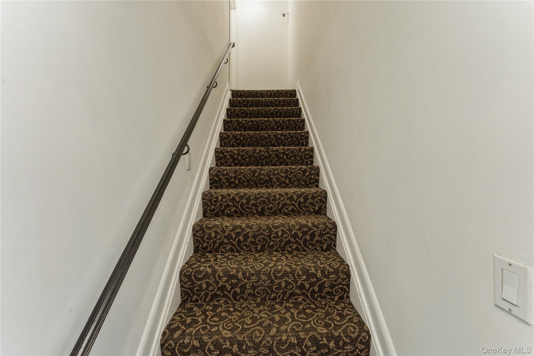 4 Windermere Place # 6, Rockville Centre, NY 11570