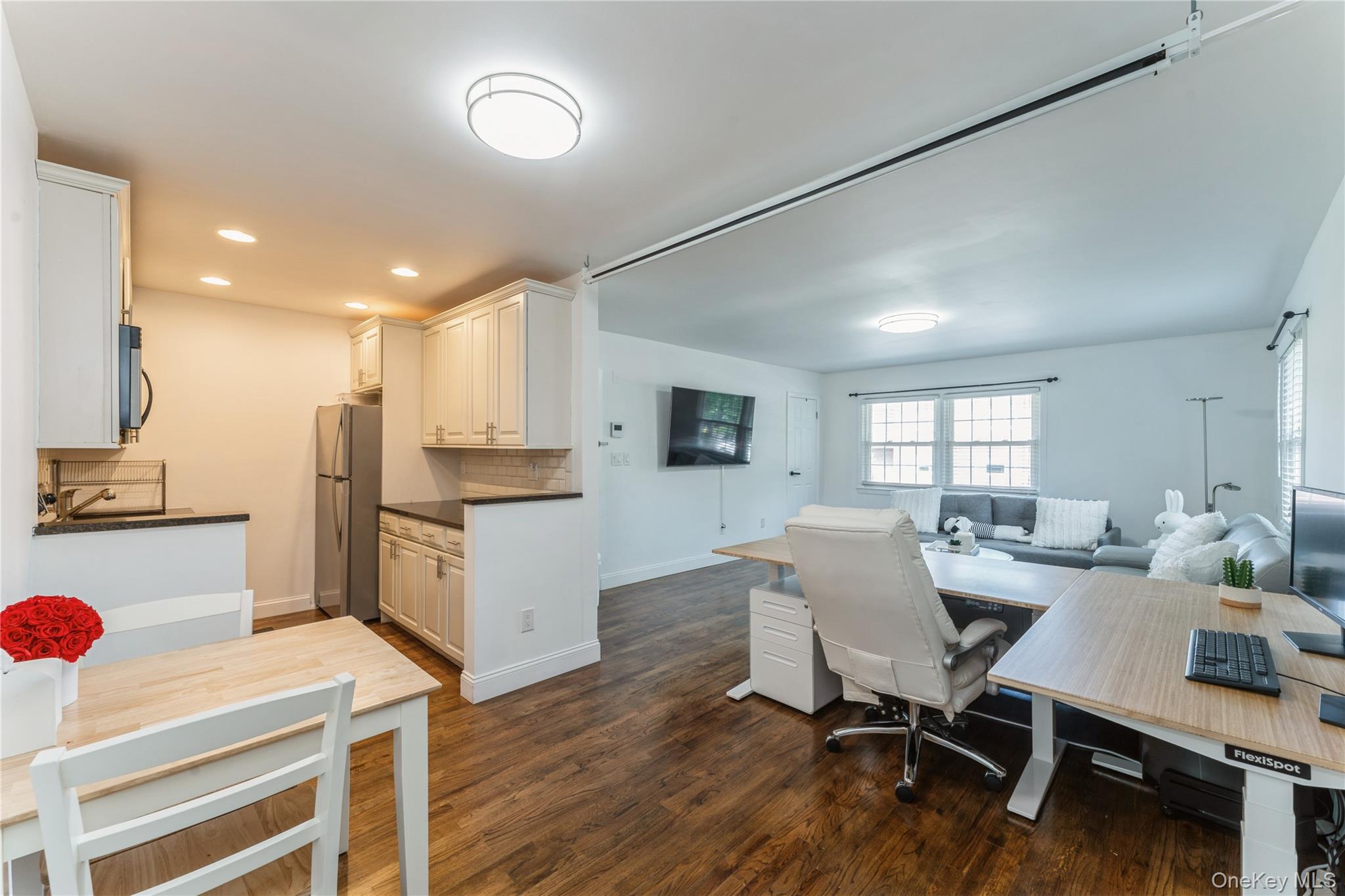 4 Windermere Place # 6, Rockville Centre, NY 11570