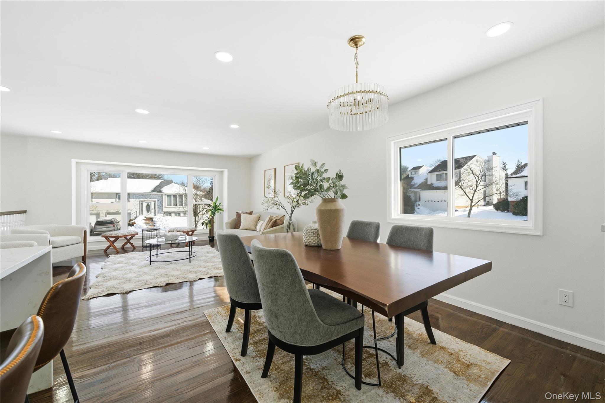 20 Briarwood Lane, Plainview, NY 11803