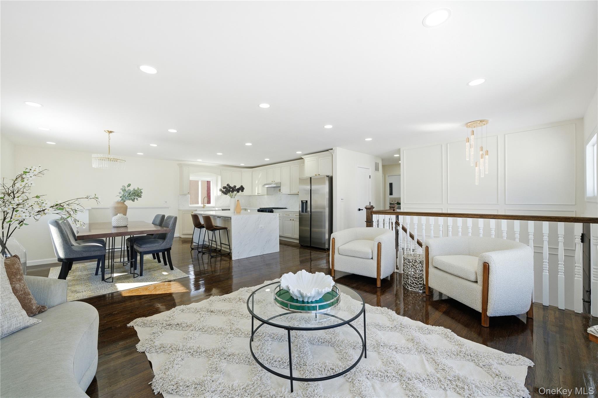 20 Briarwood Lane, Plainview, NY 11803