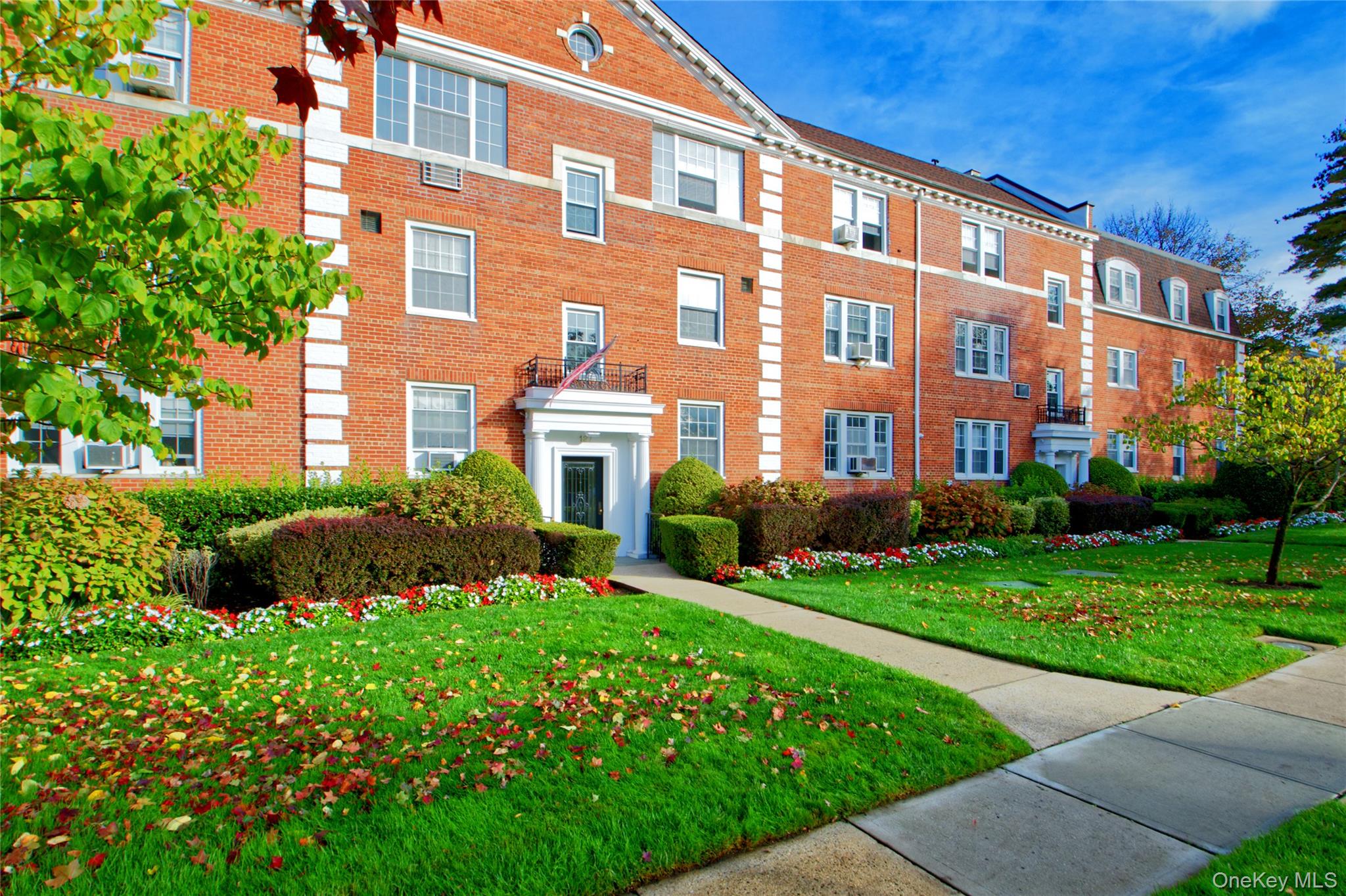 127 Second Street # D-1, Garden City, NY 11530