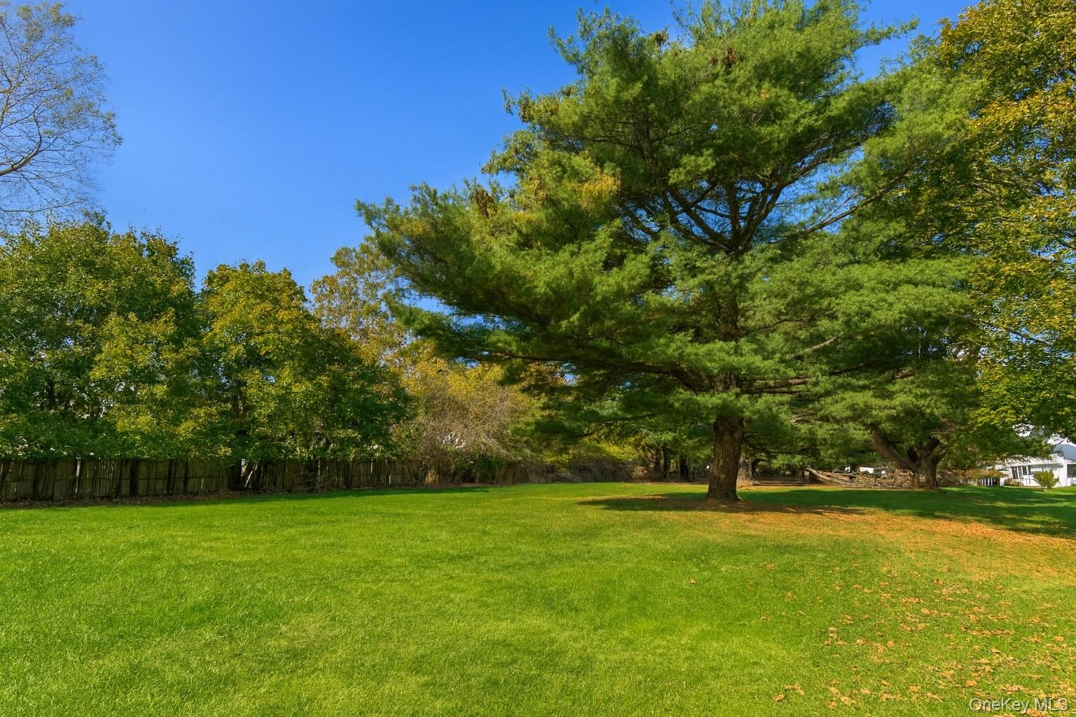 6 Petersburg Court, Coram, NY 11727