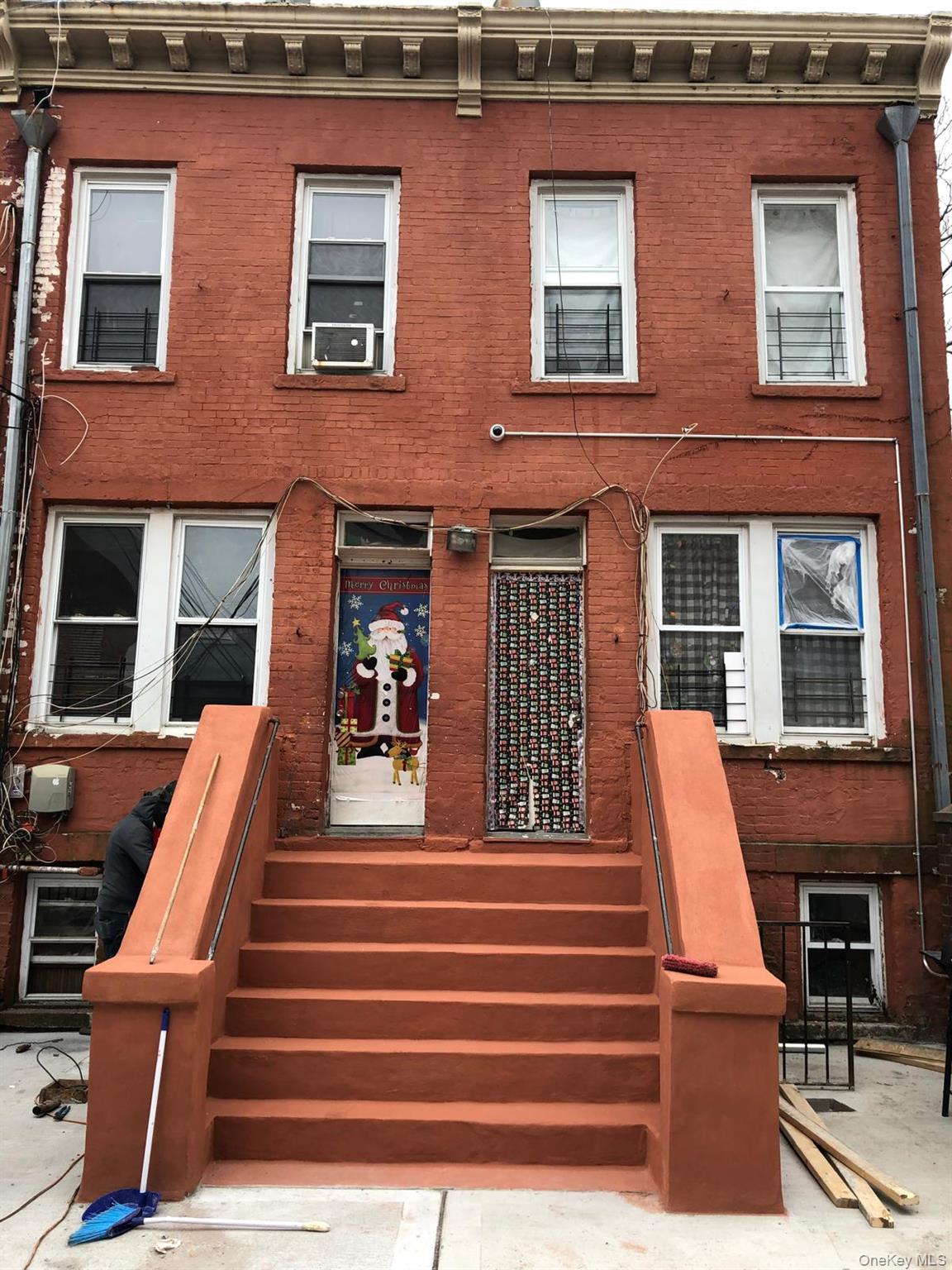 764 E 213th Street, Bronx, NY 10467
