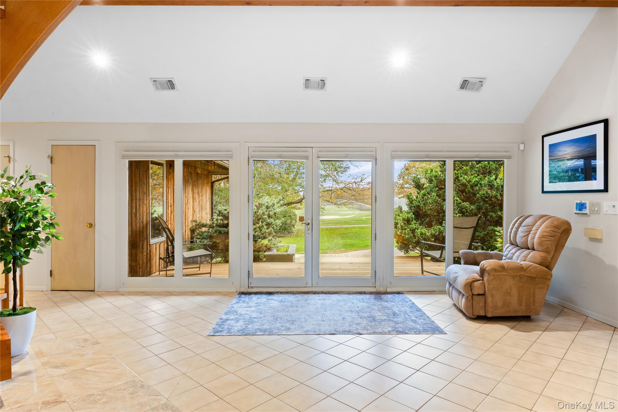 18 Golf Club Road, Saint James, NY 11780