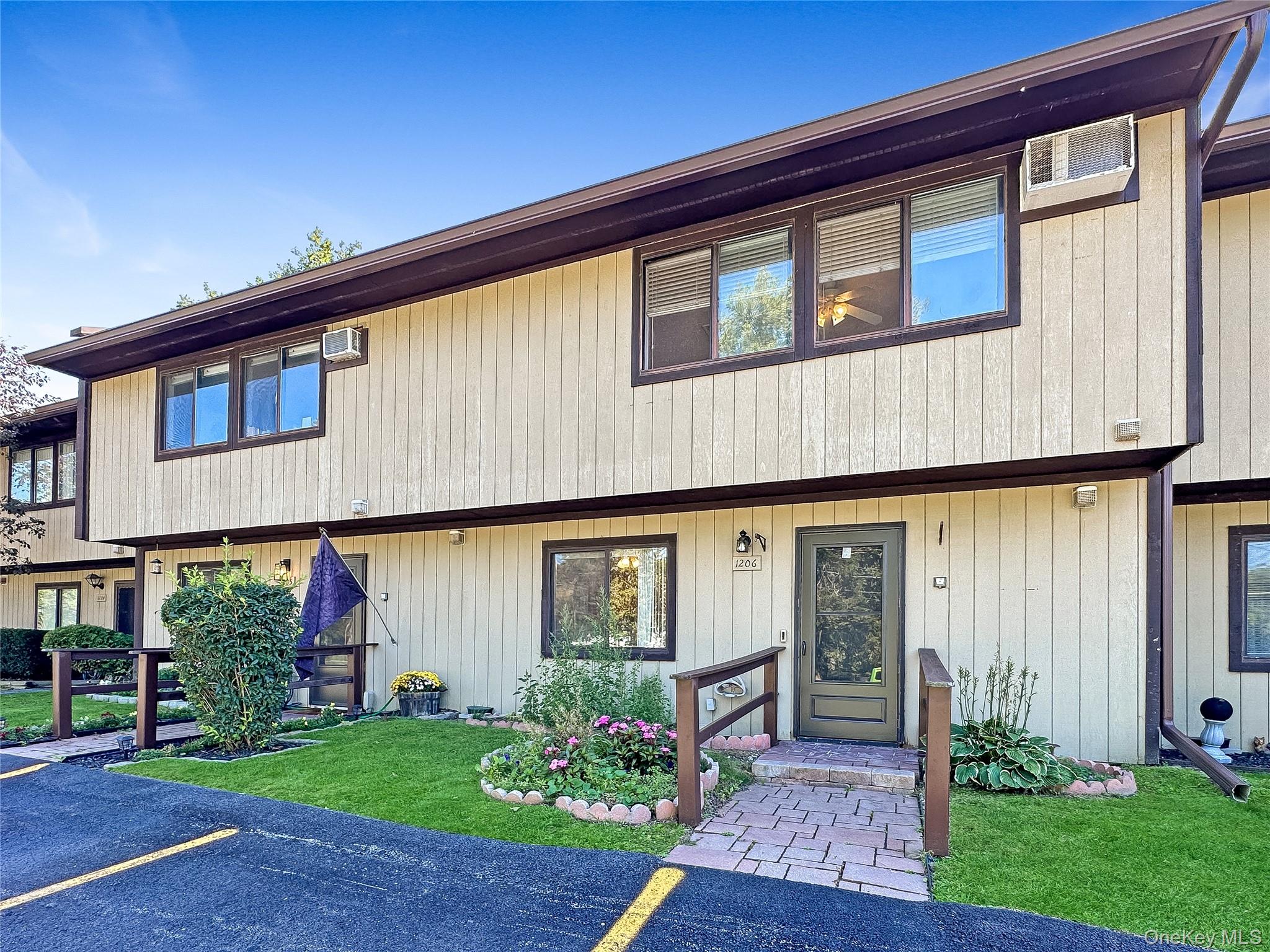 1206 Chelsea Cove S, Hopewell Junction, NY 12533