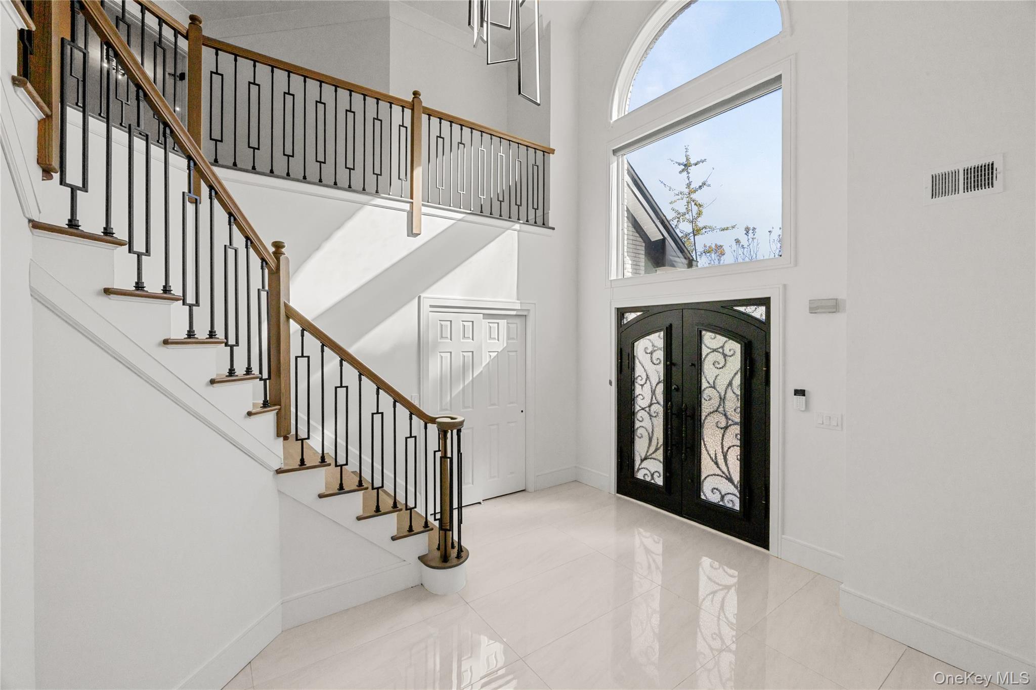 21 Pine Edge Place, Dix Hills, NY 11746