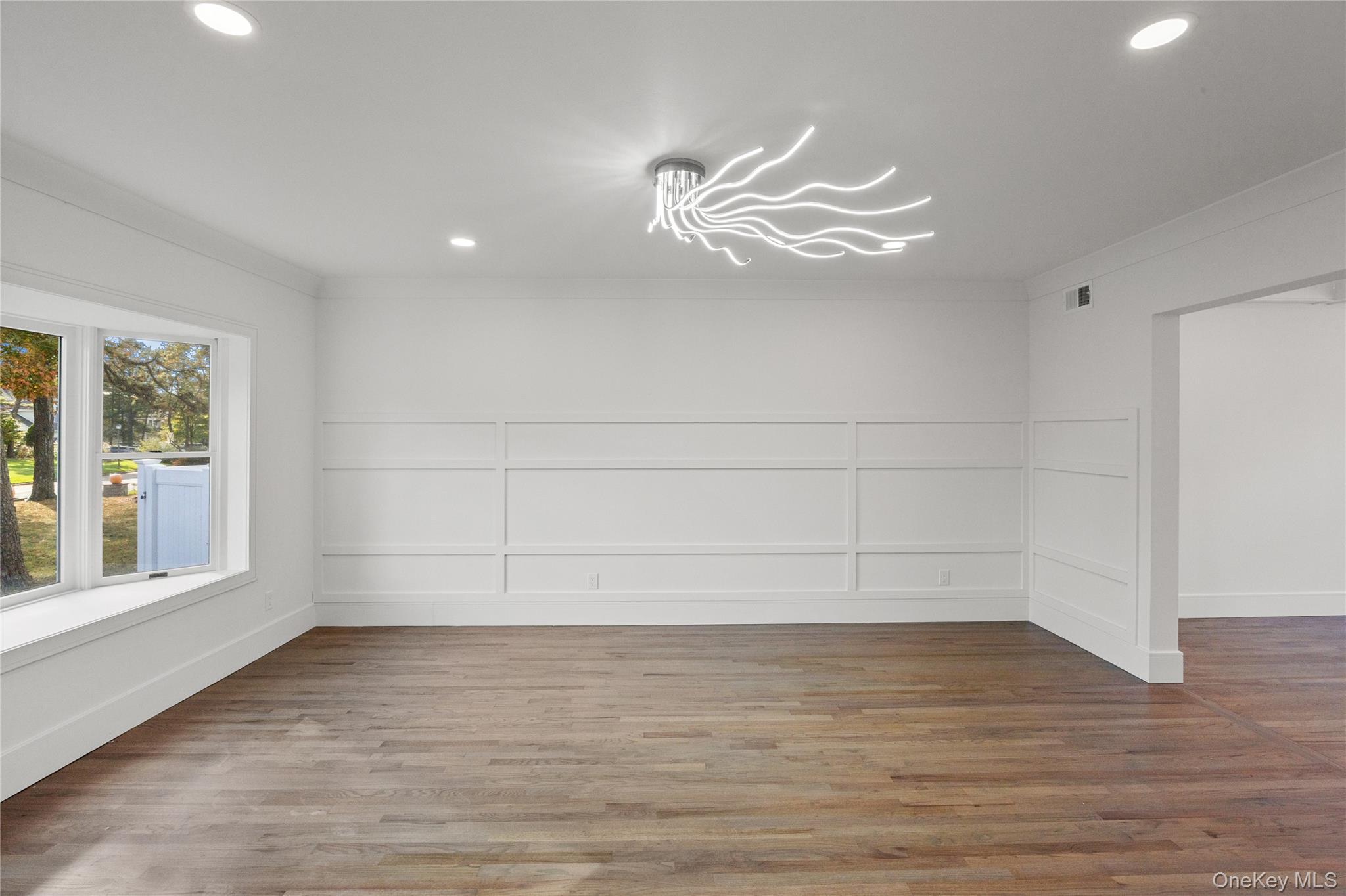 21 Pine Edge Place, Dix Hills, NY 11746