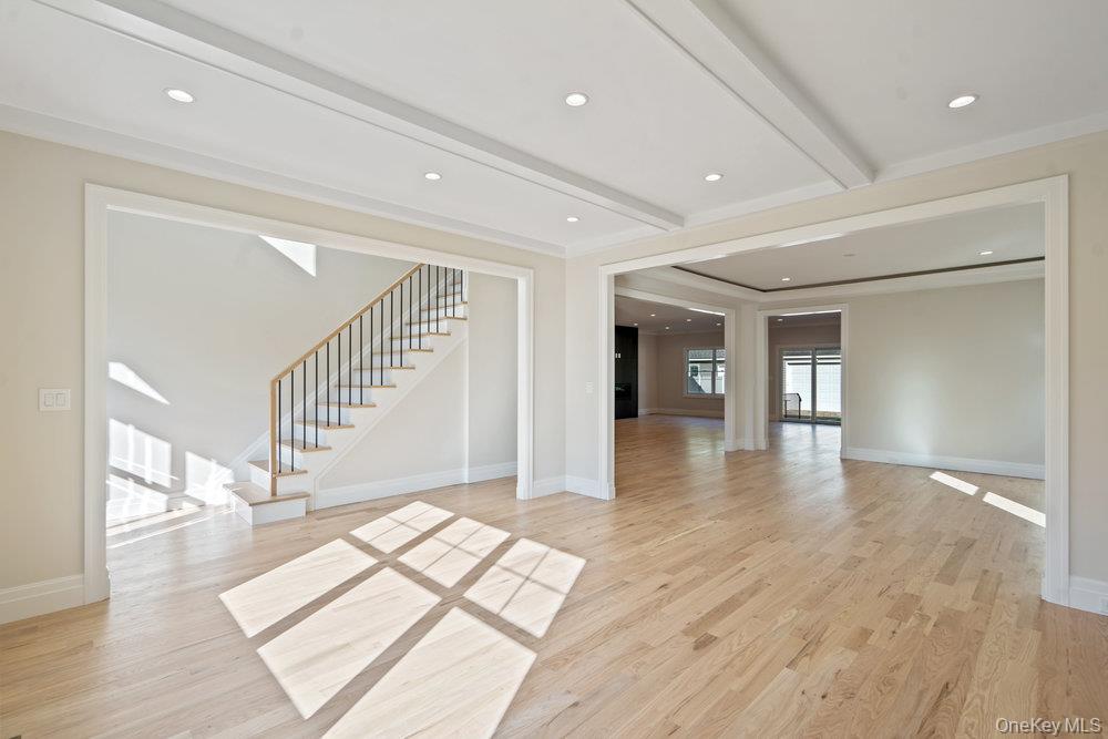 47 Netz Place, Albertson, NY 11507