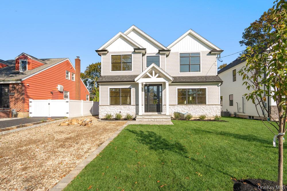 47 Netz Place, Albertson, NY 11507