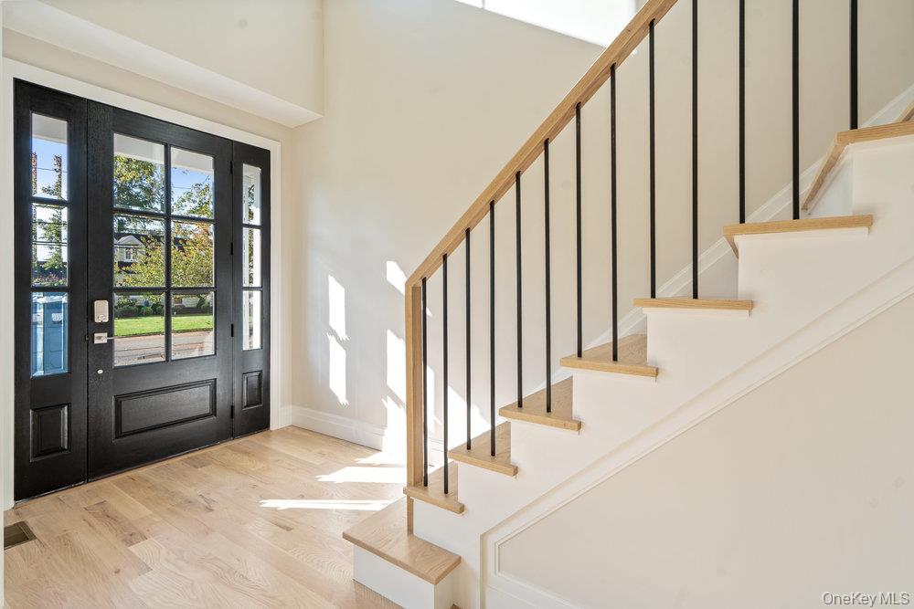 47 Netz Place, Albertson, NY 11507