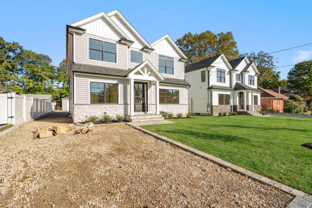 47 Netz Place, Albertson, NY 11507