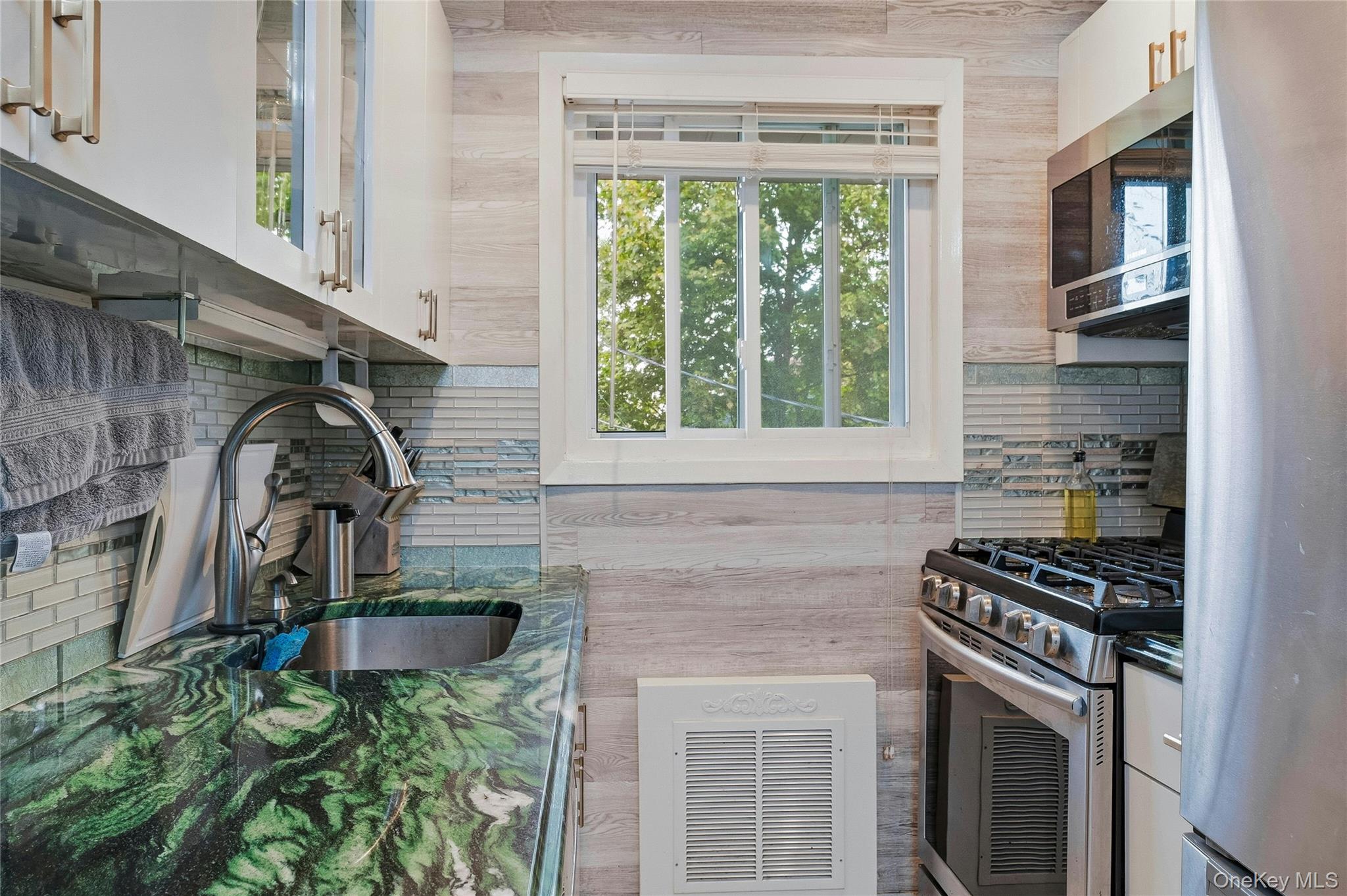 131 Edmunton Drive # G14, North Babylon, NY 11703