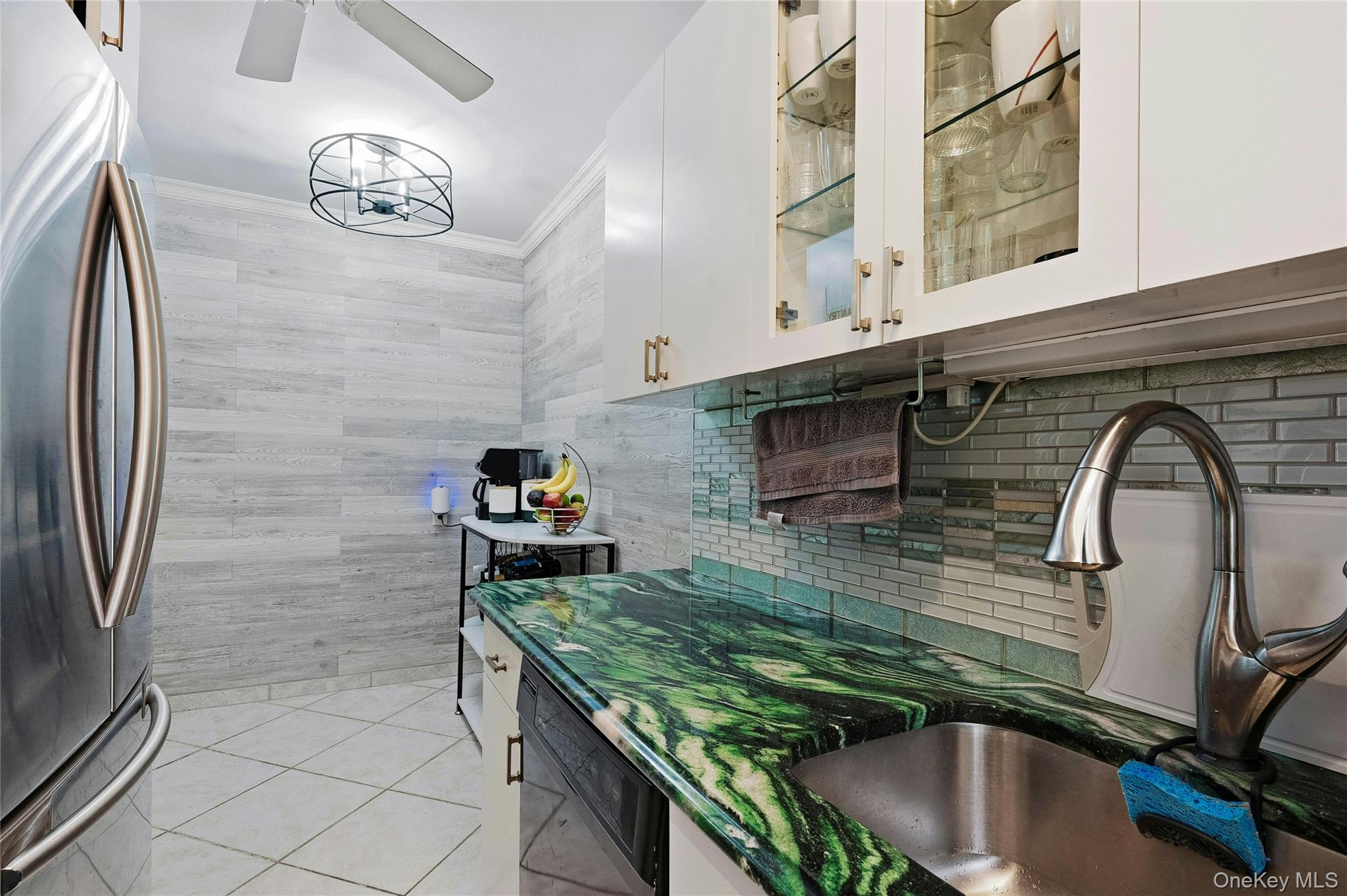 131 Edmunton Drive # G14, North Babylon, NY 11703