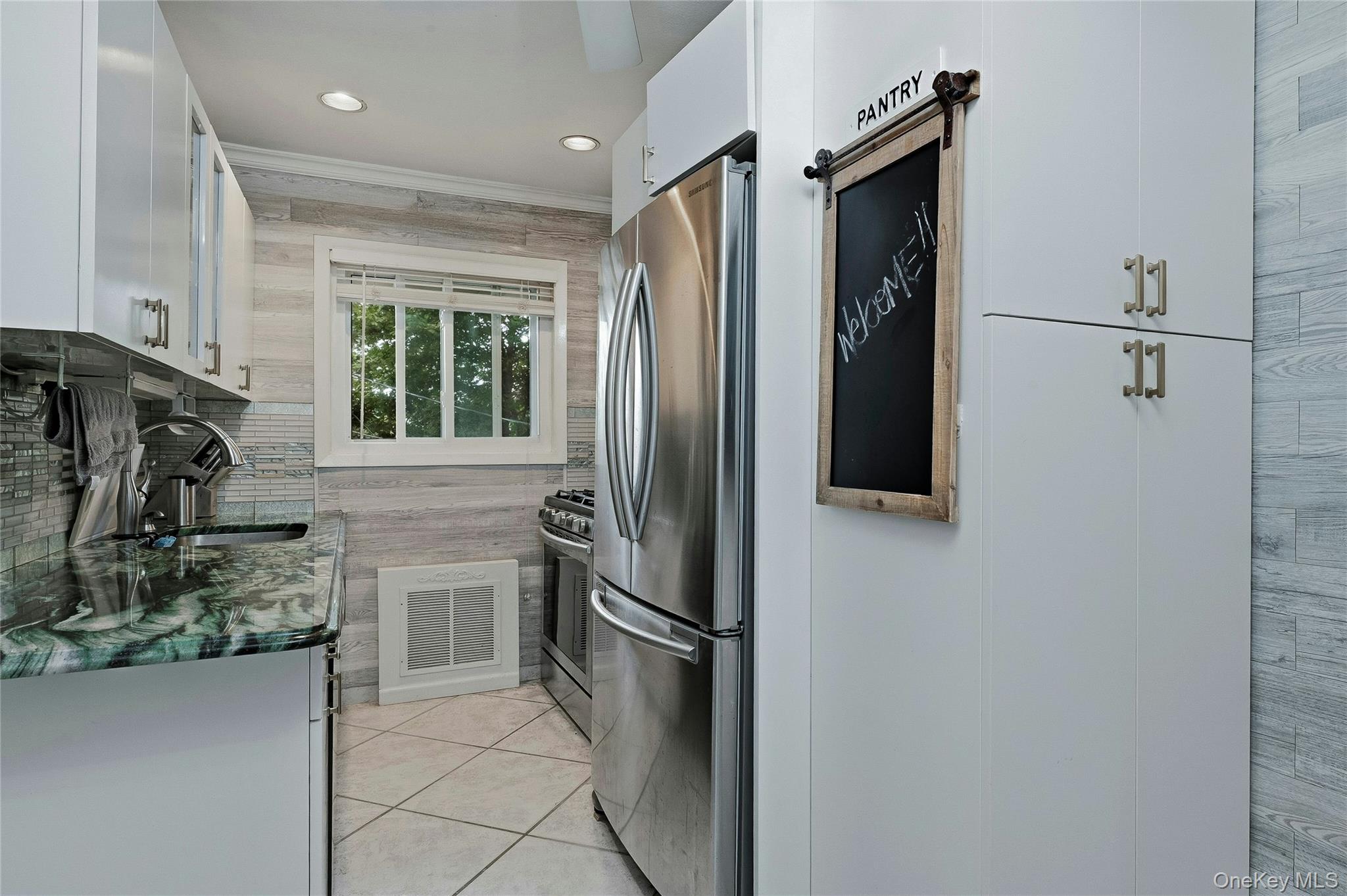 131 Edmunton Drive # G14, North Babylon, NY 11703