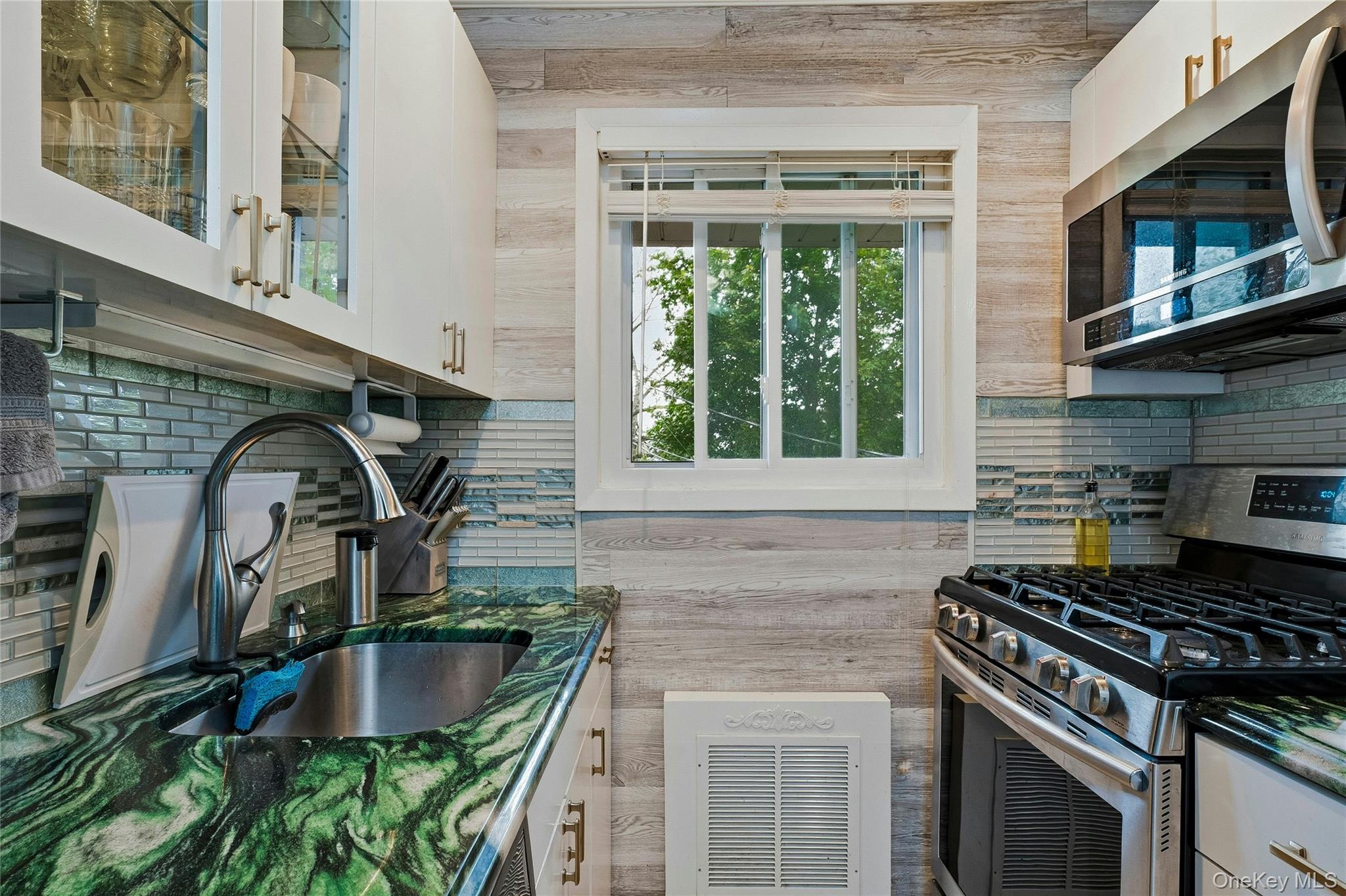 131 Edmunton Drive # G14, North Babylon, NY 11703