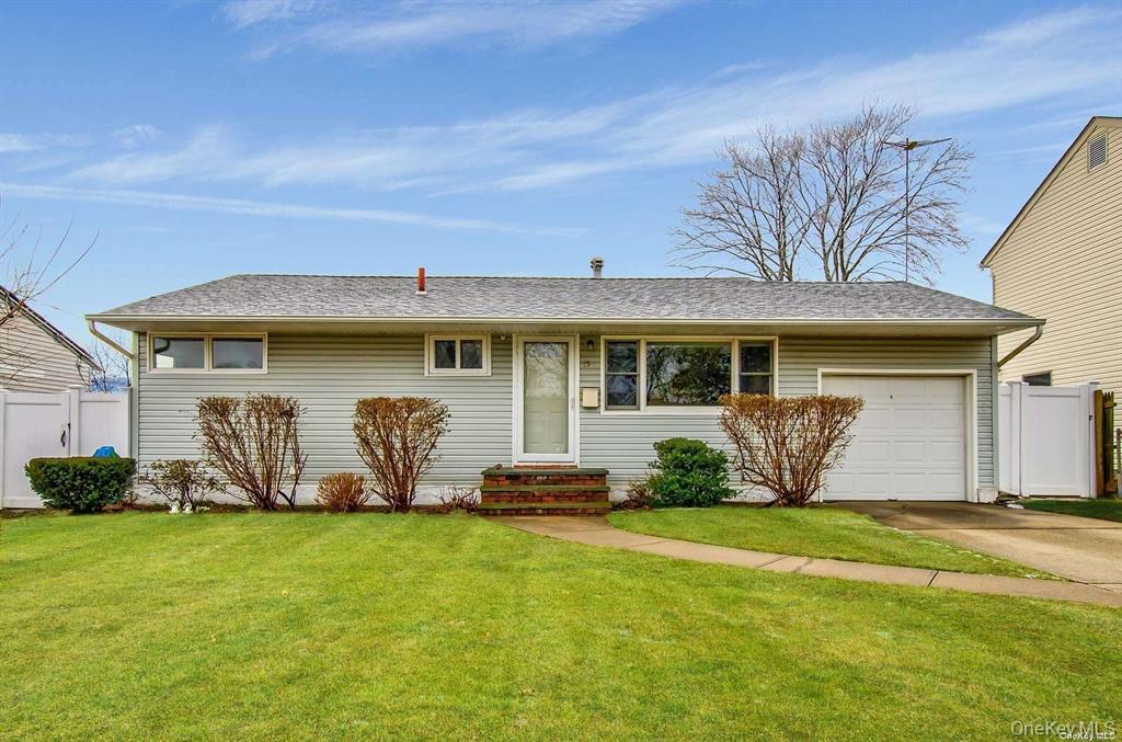 15 Janet Drive, Plainview, NY 11803