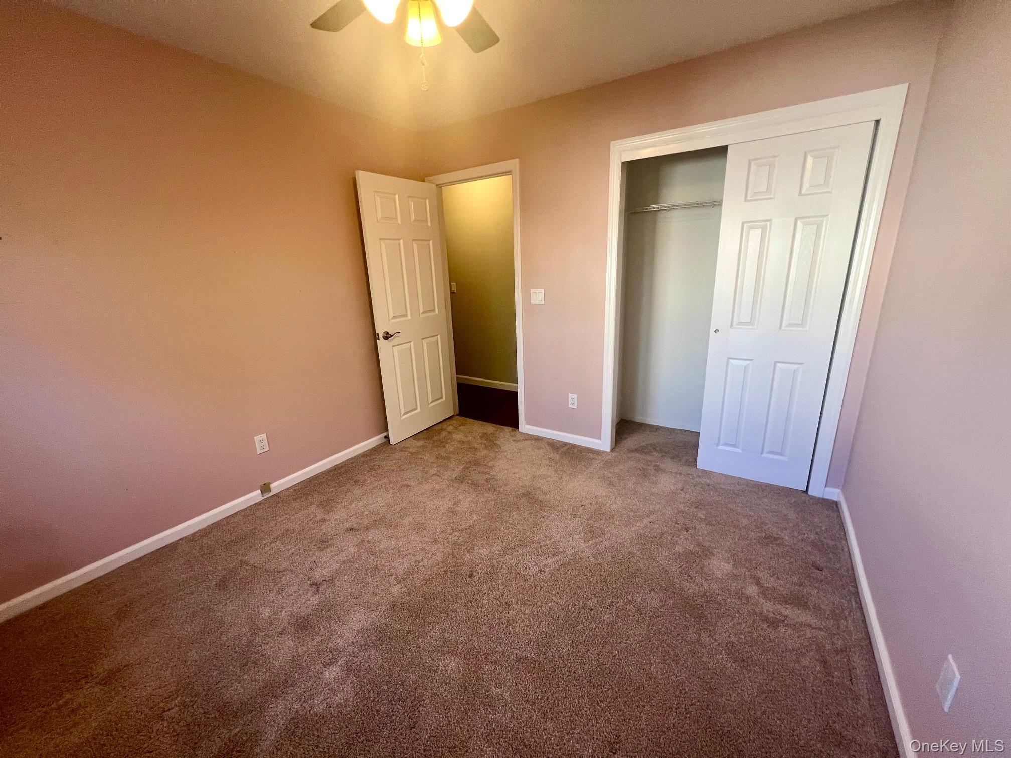 28 Stratford Circle, Farmingdale, NY 11735