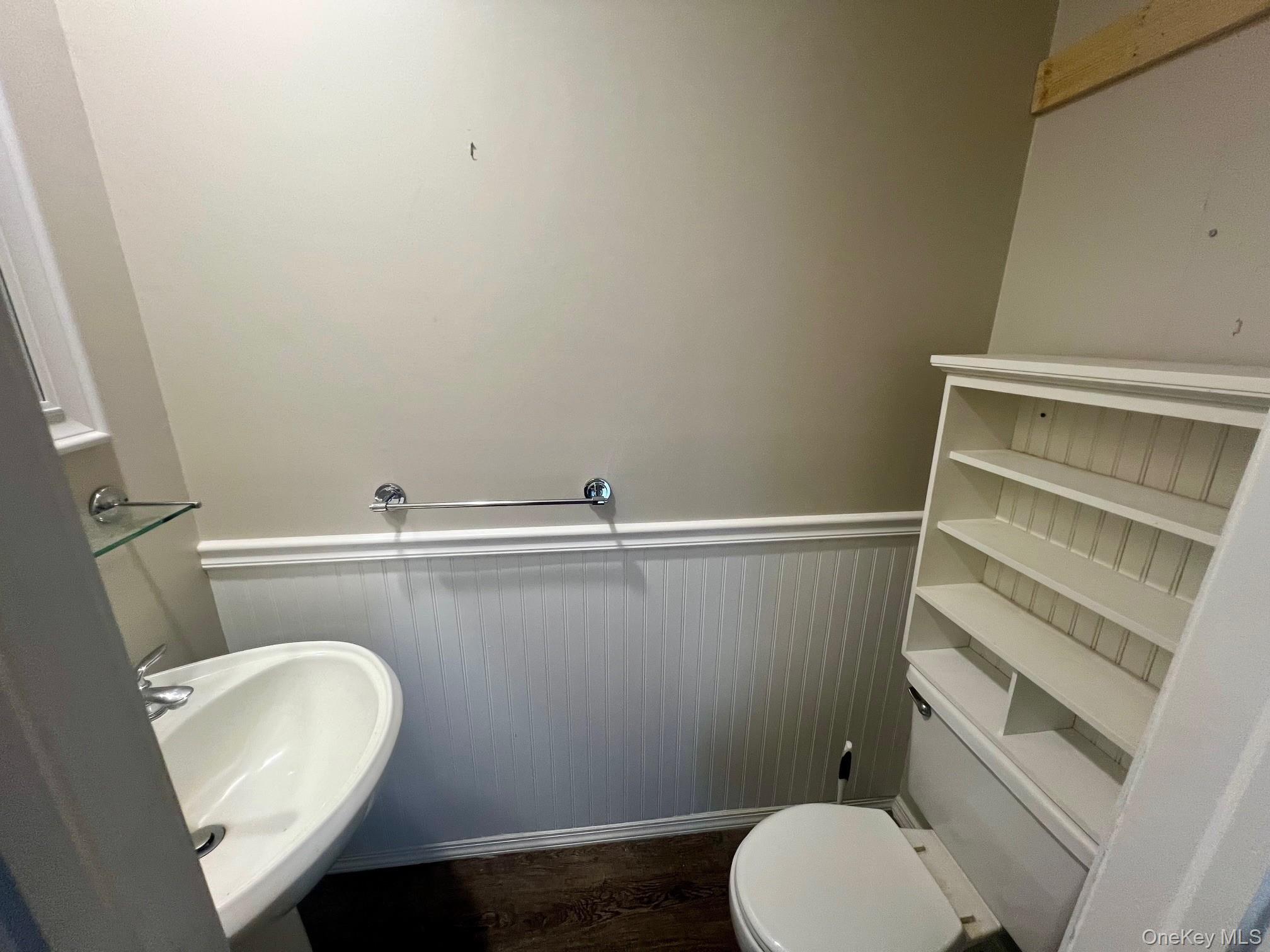 28 Stratford Circle, Farmingdale, NY 11735