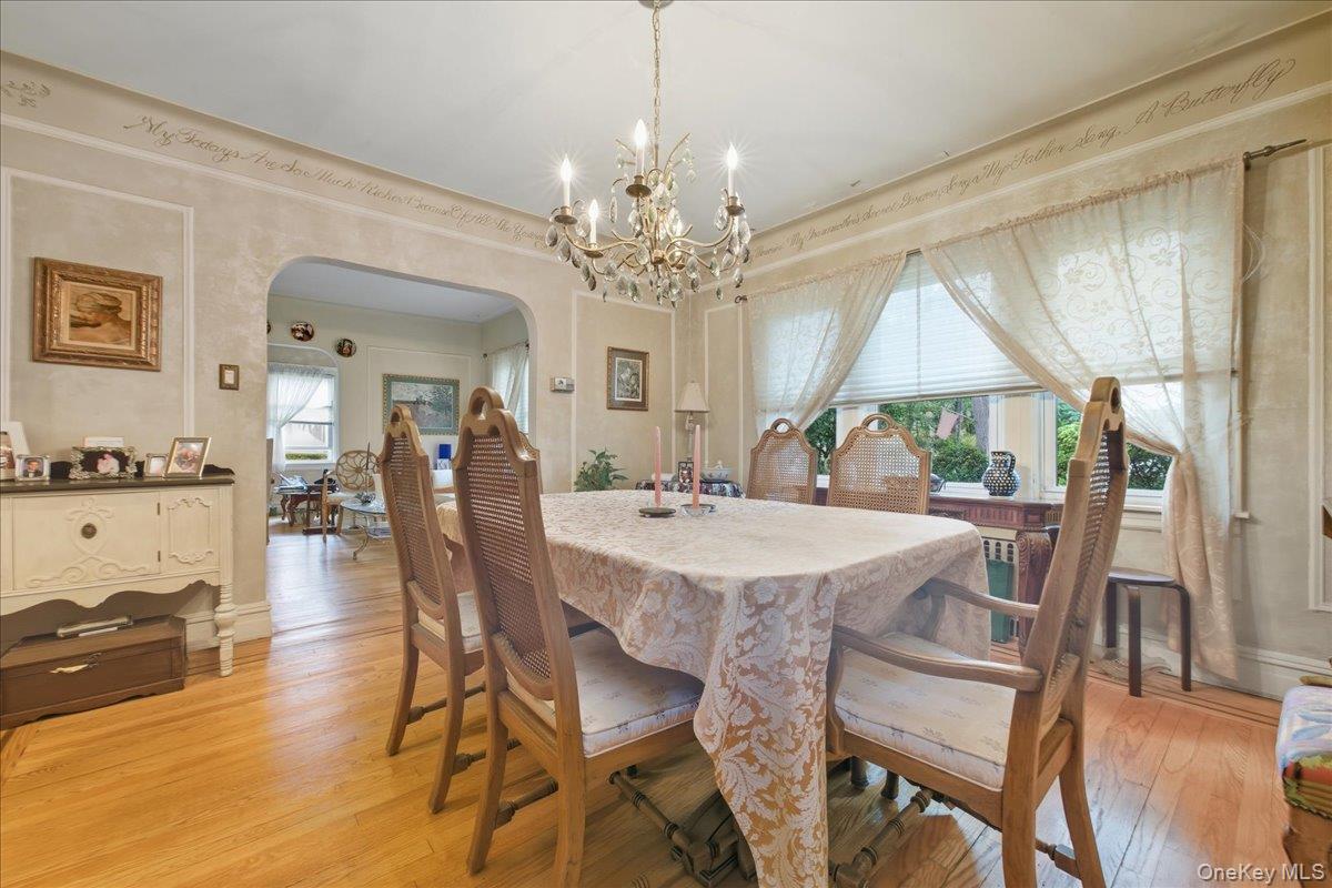 101 W Elder Avenue, Floral Park, NY 11001