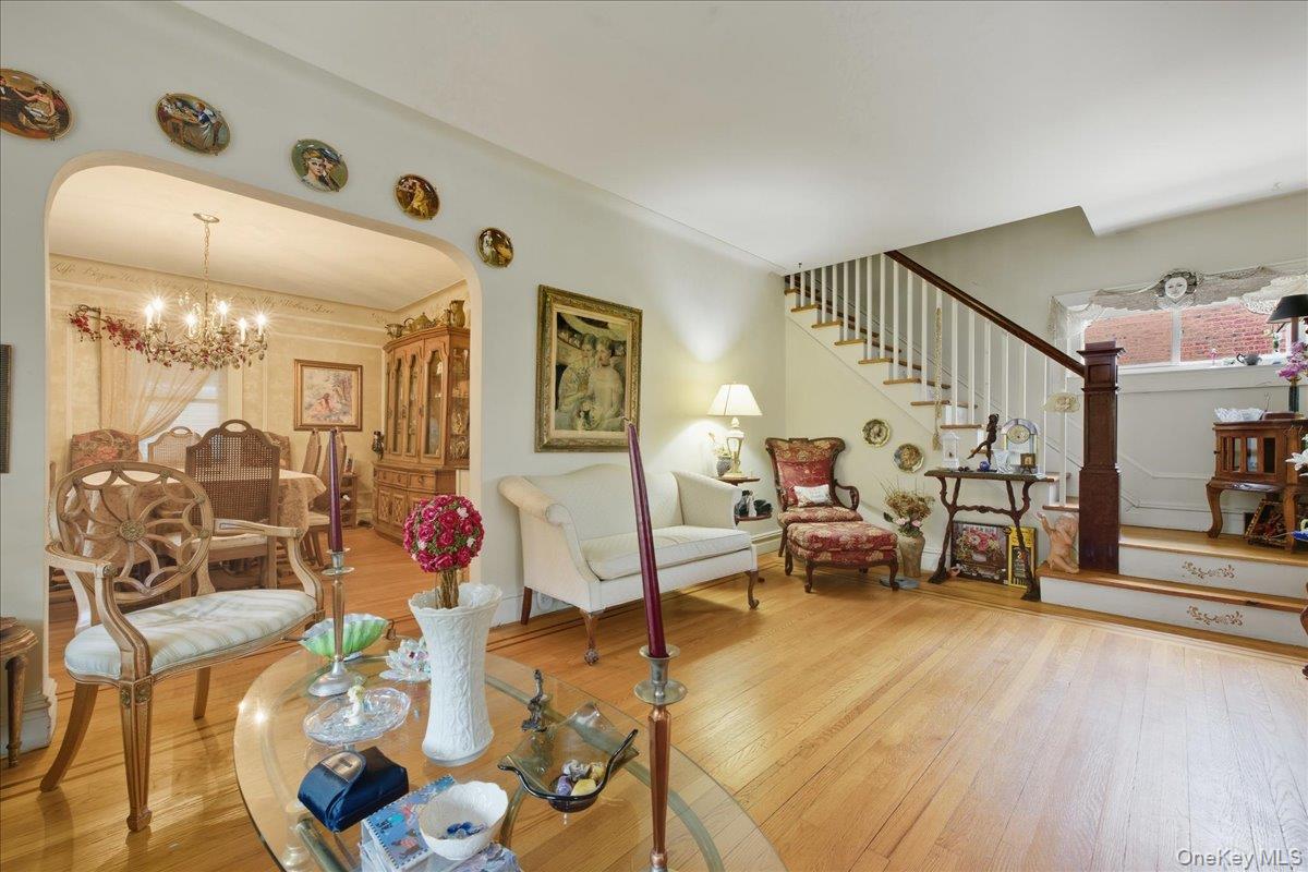 101 W Elder Avenue, Floral Park, NY 11001