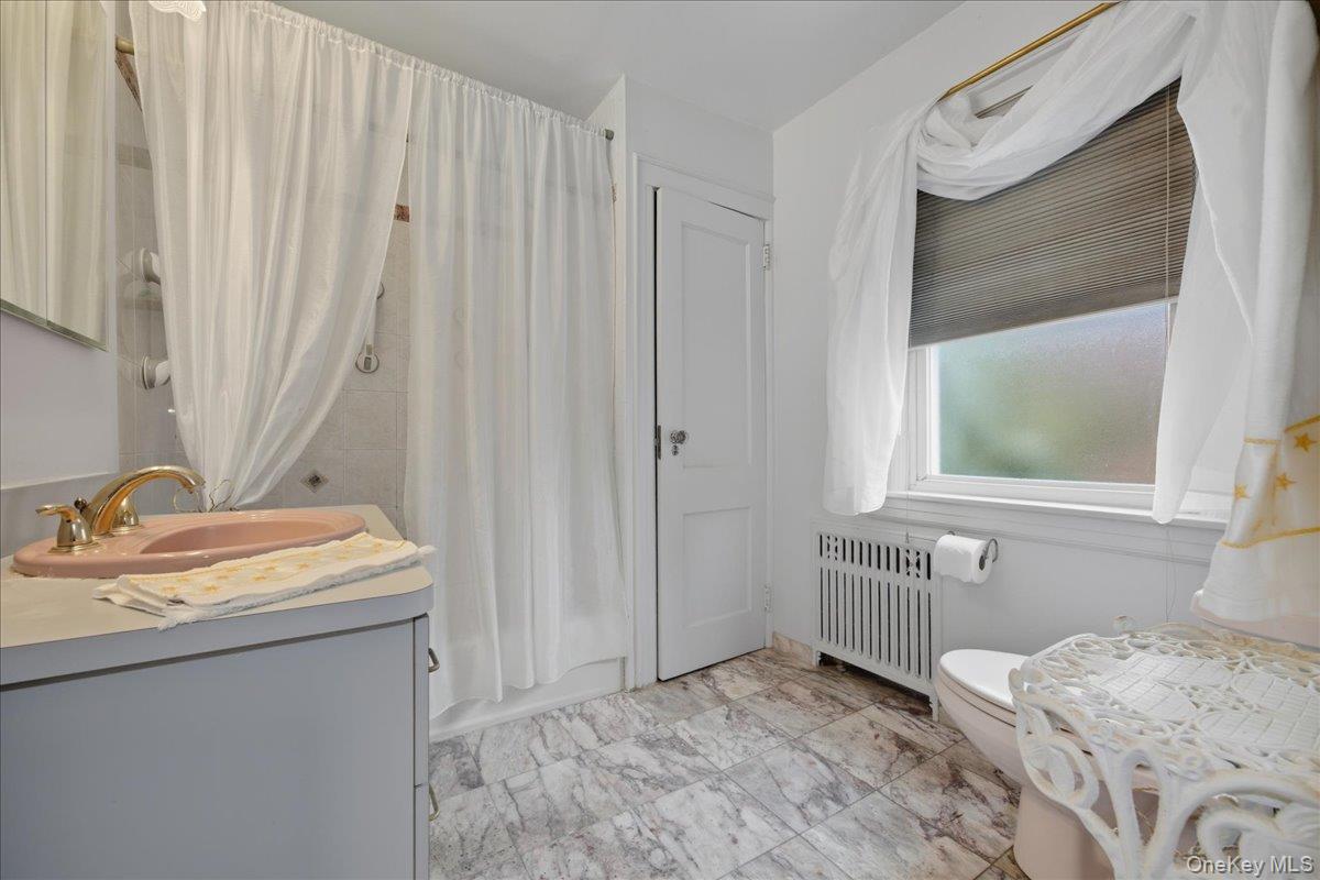 101 W Elder Avenue, Floral Park, NY 11001