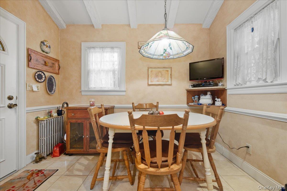 101 W Elder Avenue, Floral Park, NY 11001