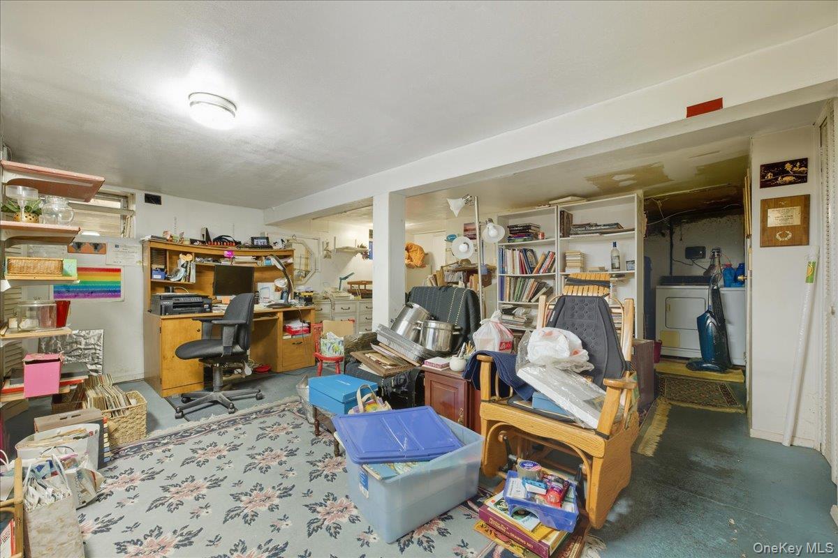 101 W Elder Avenue, Floral Park, NY 11001