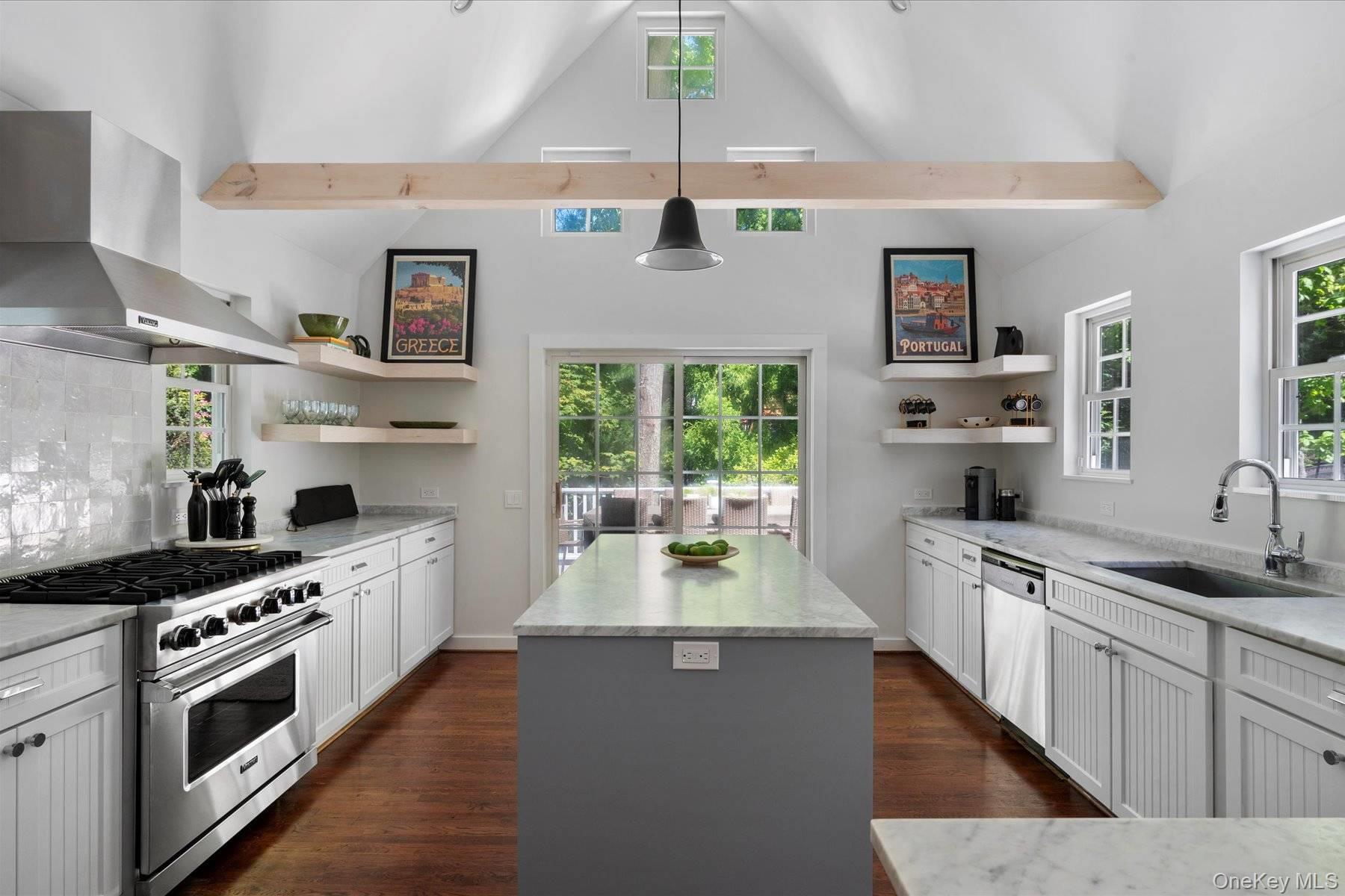 21 Birchwood Lane, Bridgehampton, NY 11932