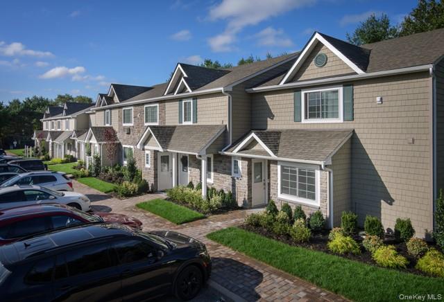 384 Cassa Loop # 384, Holtsville, NY 11742