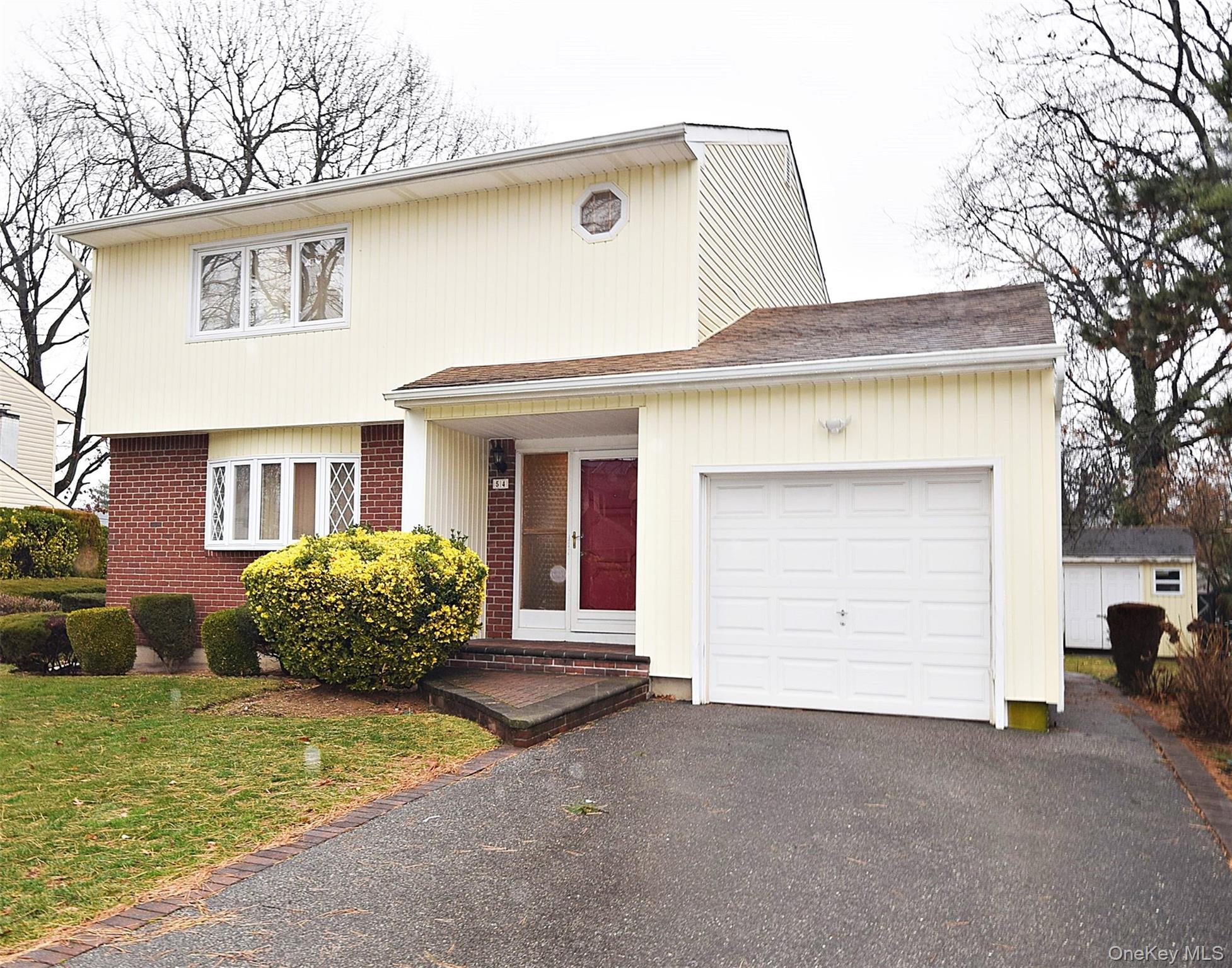 54 Grand Street, Massapequa, NY 11758