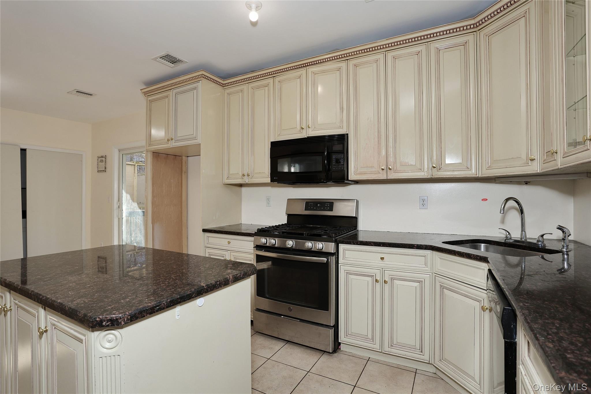 11 Laura Place # 2, Spring Valley, NY 10977