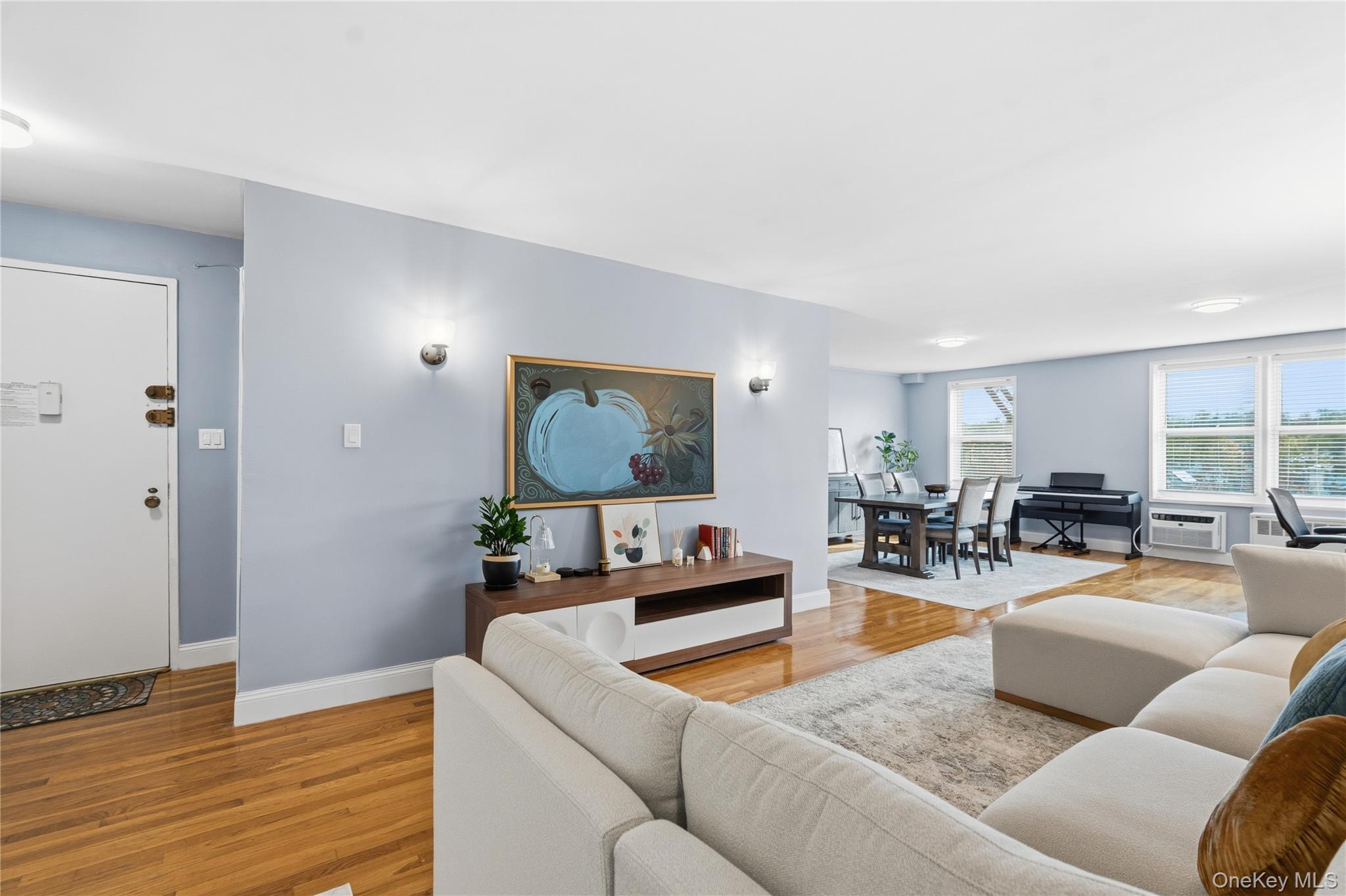 241-20 Northern Boulevard # # 5-B, Douglaston, NY 11362