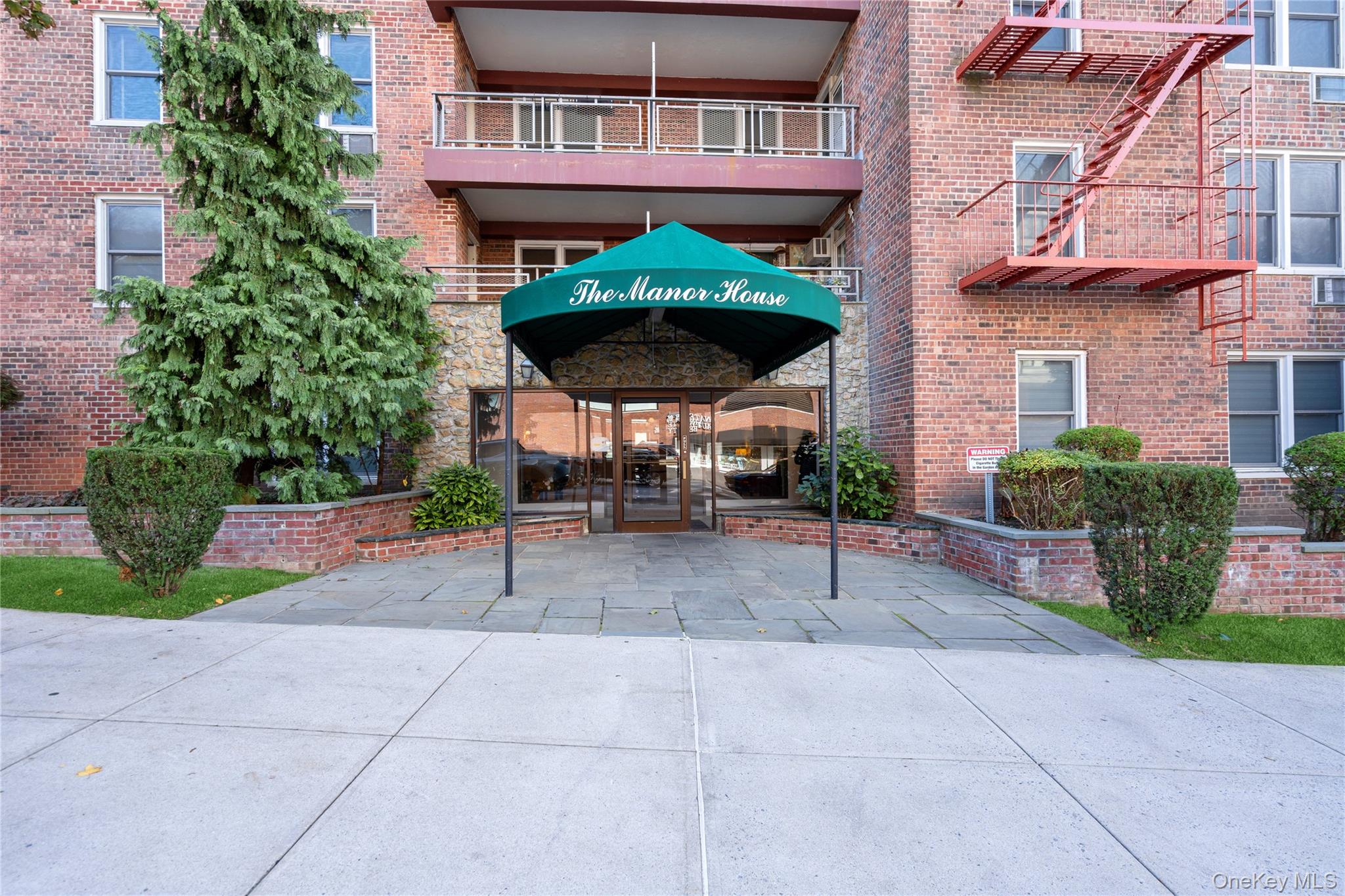 241-20 Northern Boulevard # # 5-B, Douglaston, NY 11362